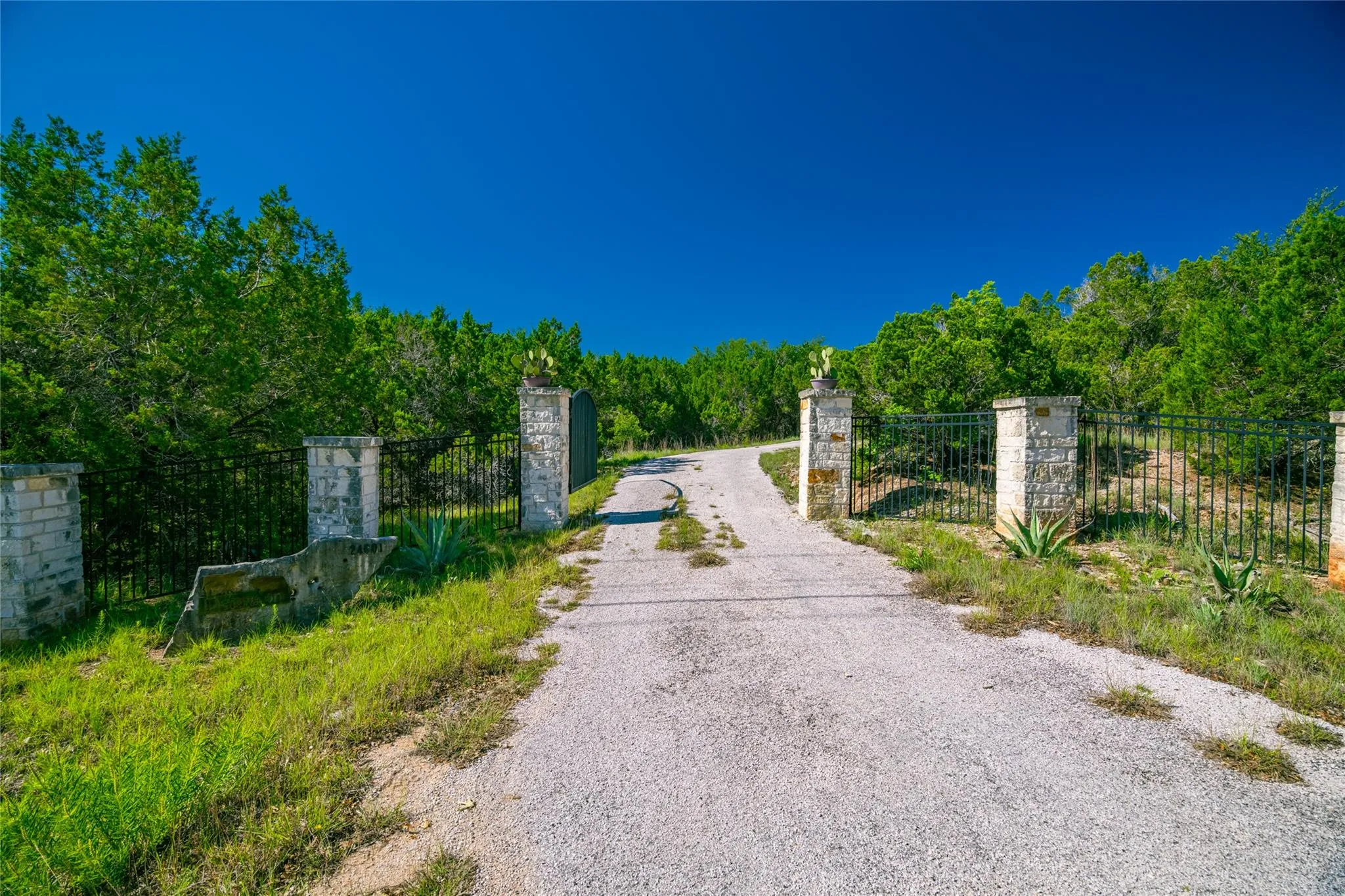 Photo 5 of 24601 SINGLETON BEND EAST RD