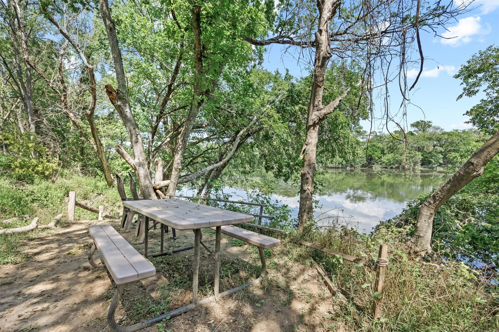 Photo 3 of 6717 ALLEYTON DR