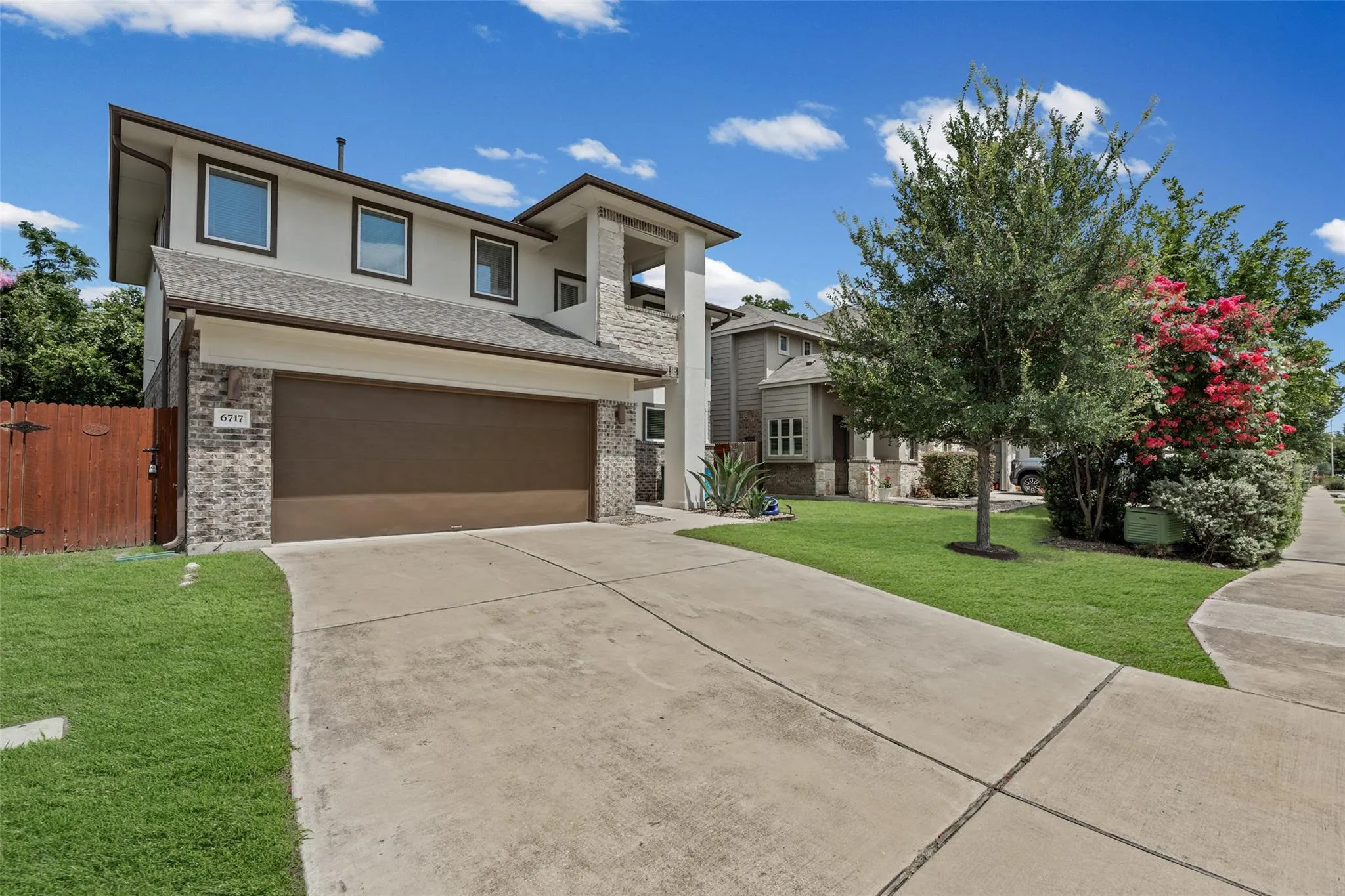 Photo 5 of 6717 ALLEYTON DR