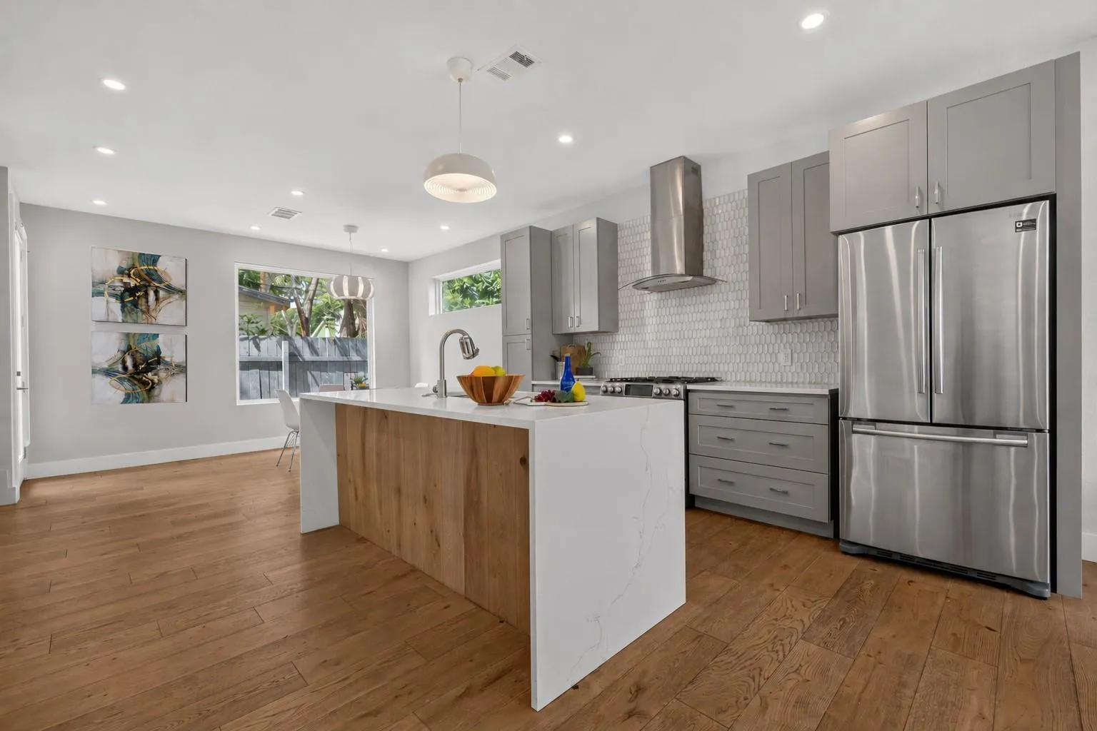 Photo 5 of 2905 E 5TH ST #A