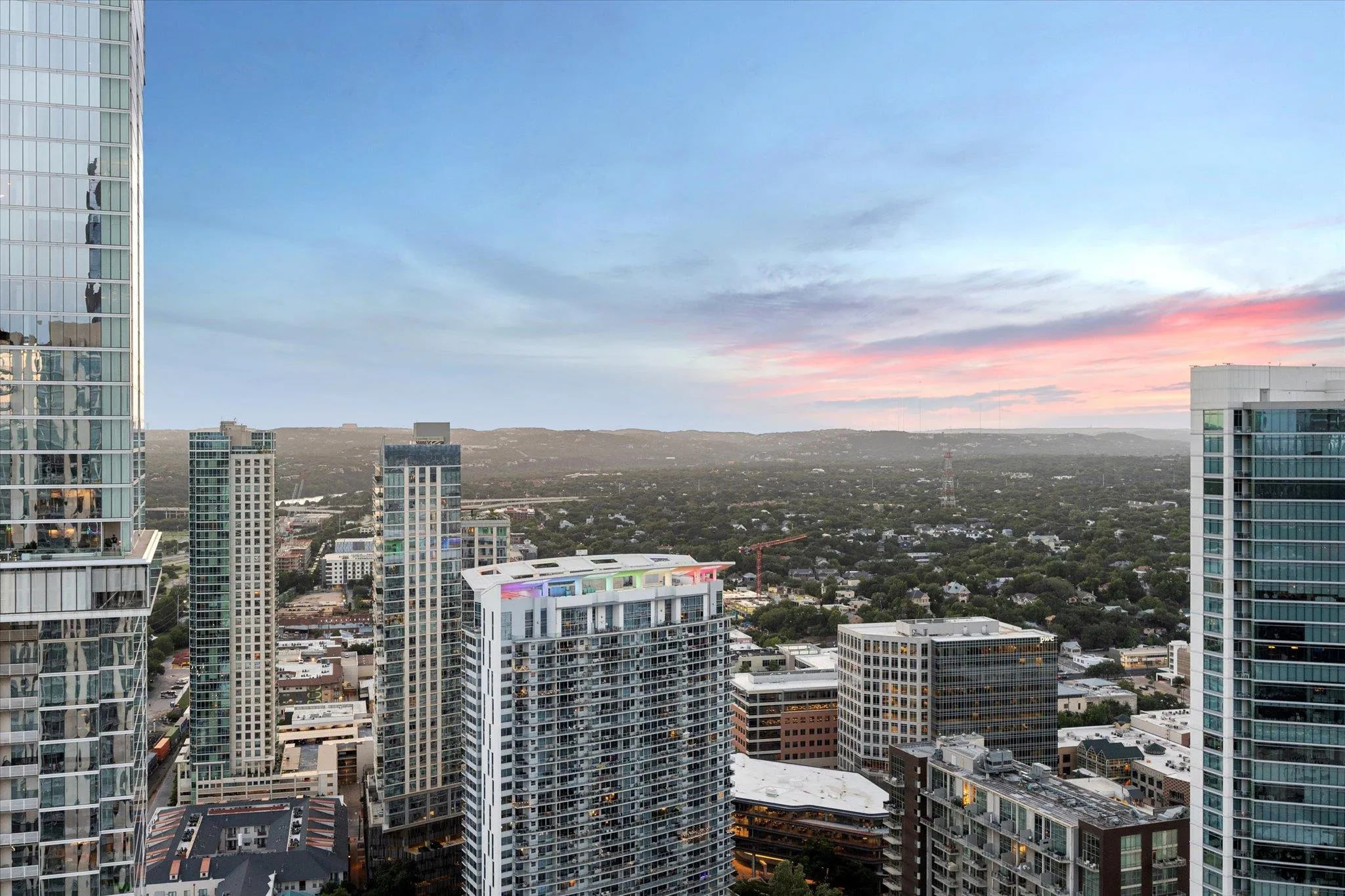 Photo 3 of 360 NUECES ST #3910