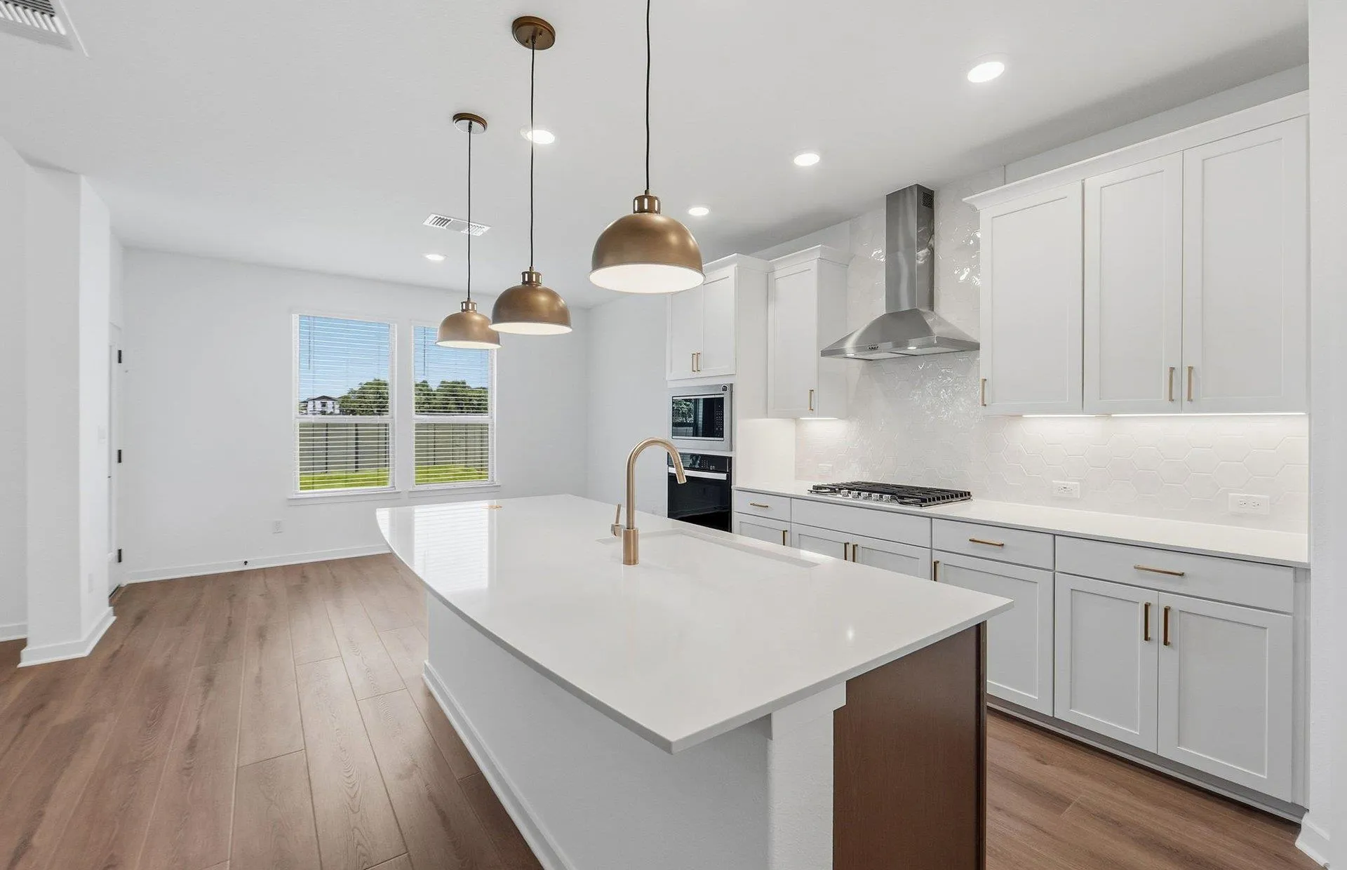 Photo 4 of 1824 SPRING MOUNTAIN CV