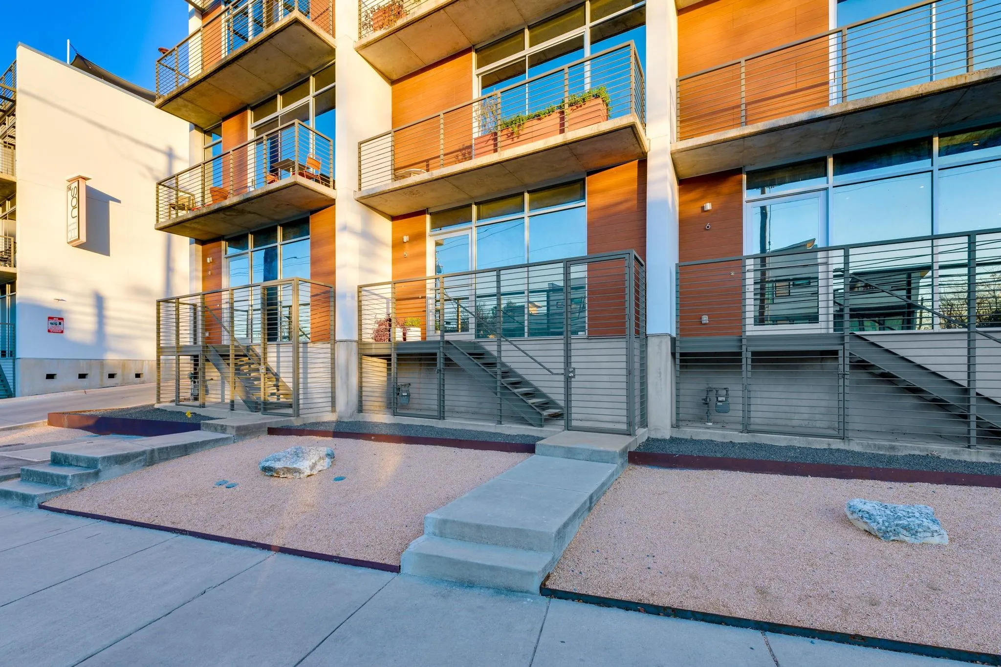 Photo 3 of 2301 S 5TH ST #5