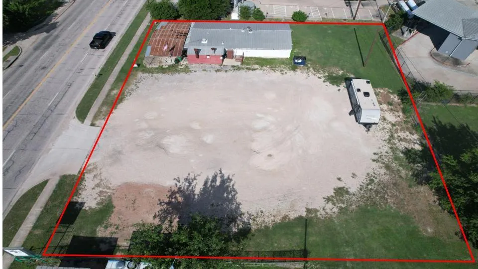 Photo of 1107 W 2ND ST, Taylor, TX, 76574