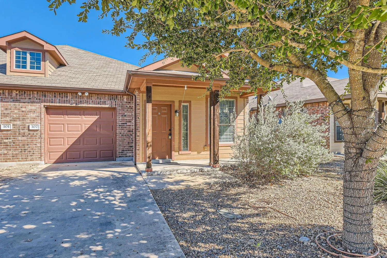 Photo 3 of 107 CREEKSIDE VILLA DR