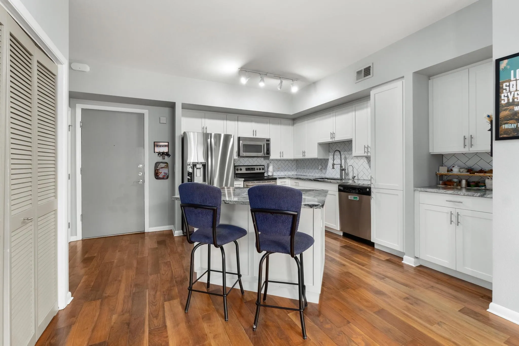 Photo 4 of 54 RAINEY ST #609