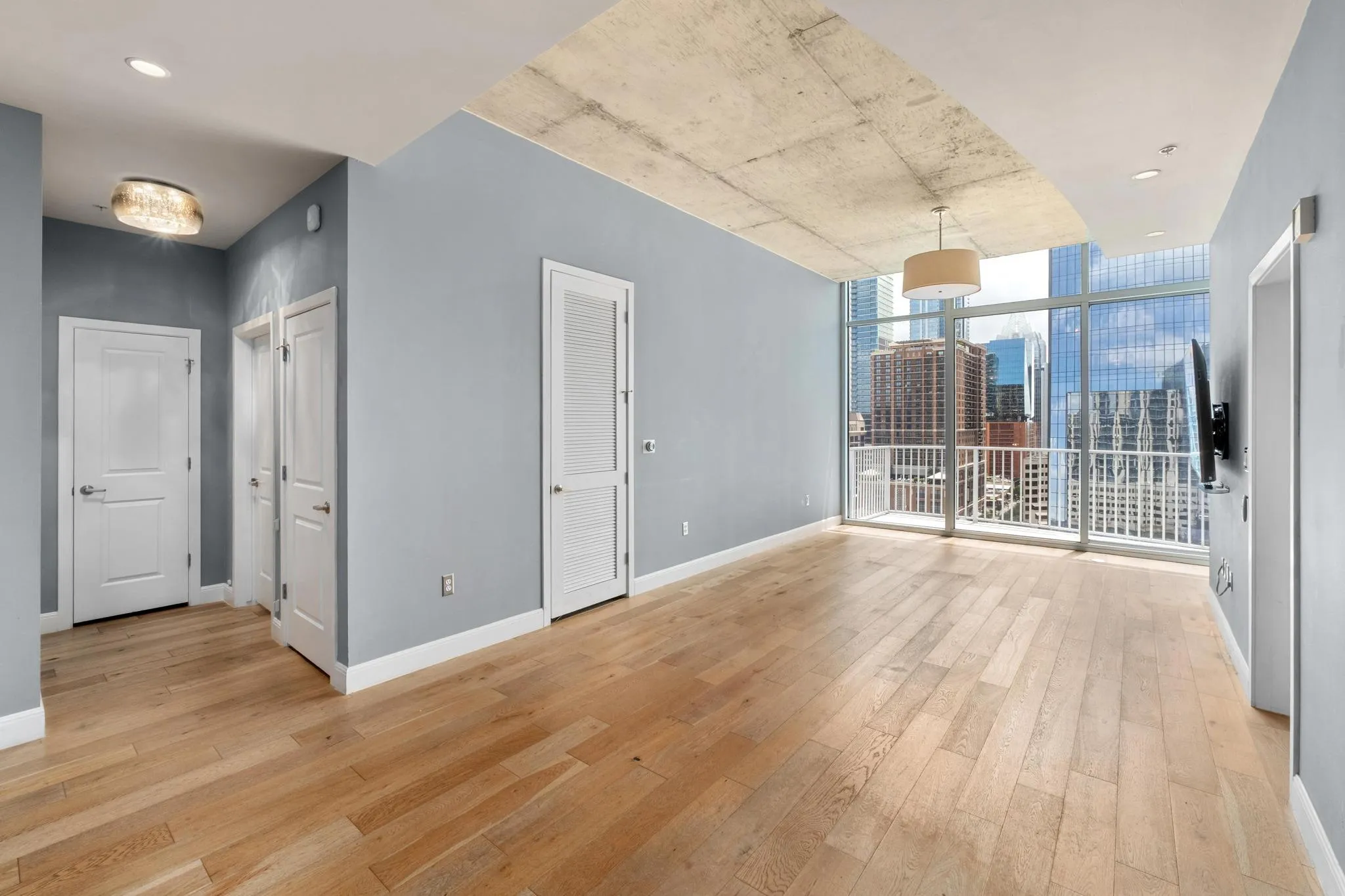 Photo 5 of 360 NUECES ST #1611