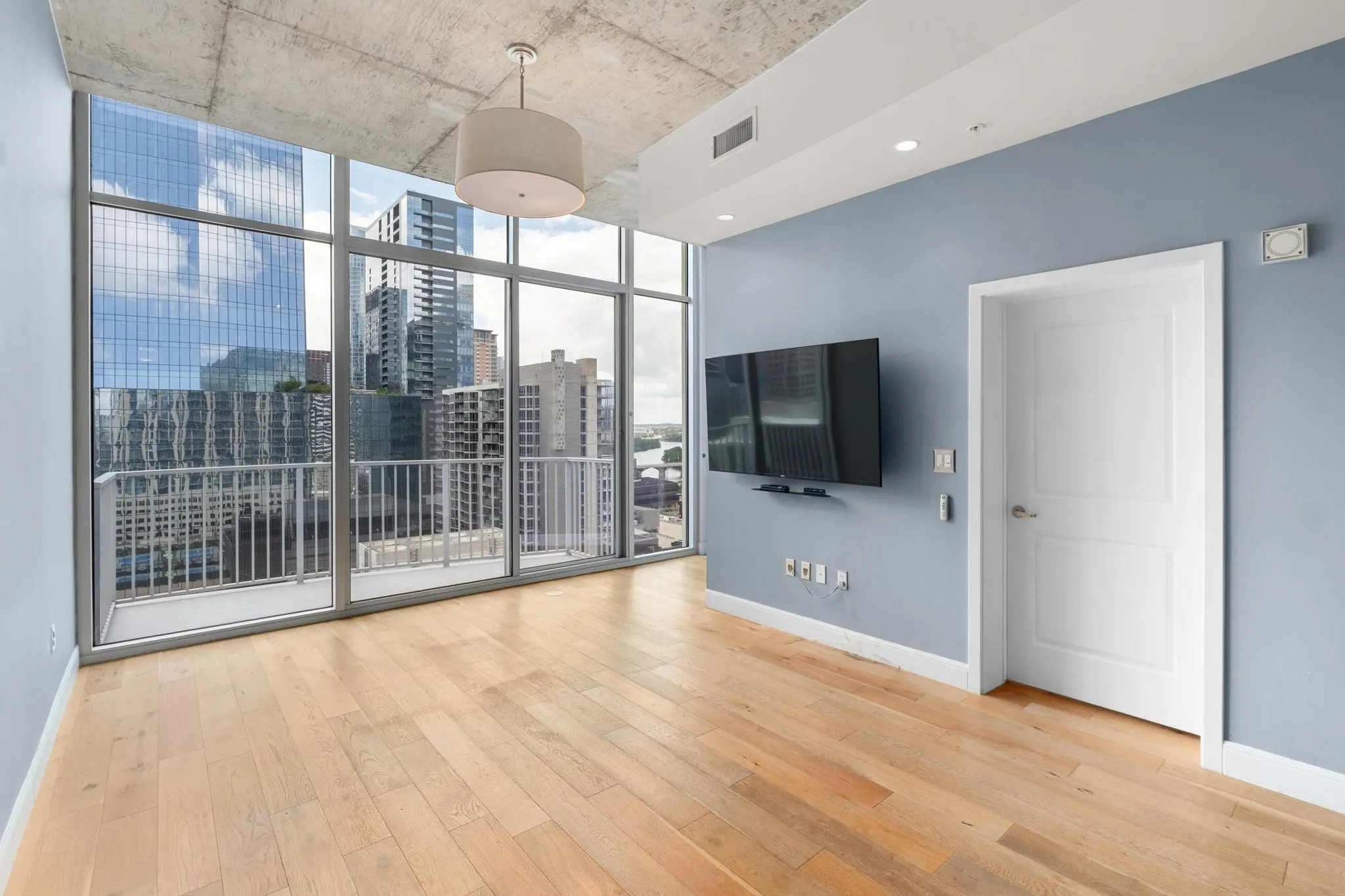 Photo 2 of 360 NUECES ST #1611
