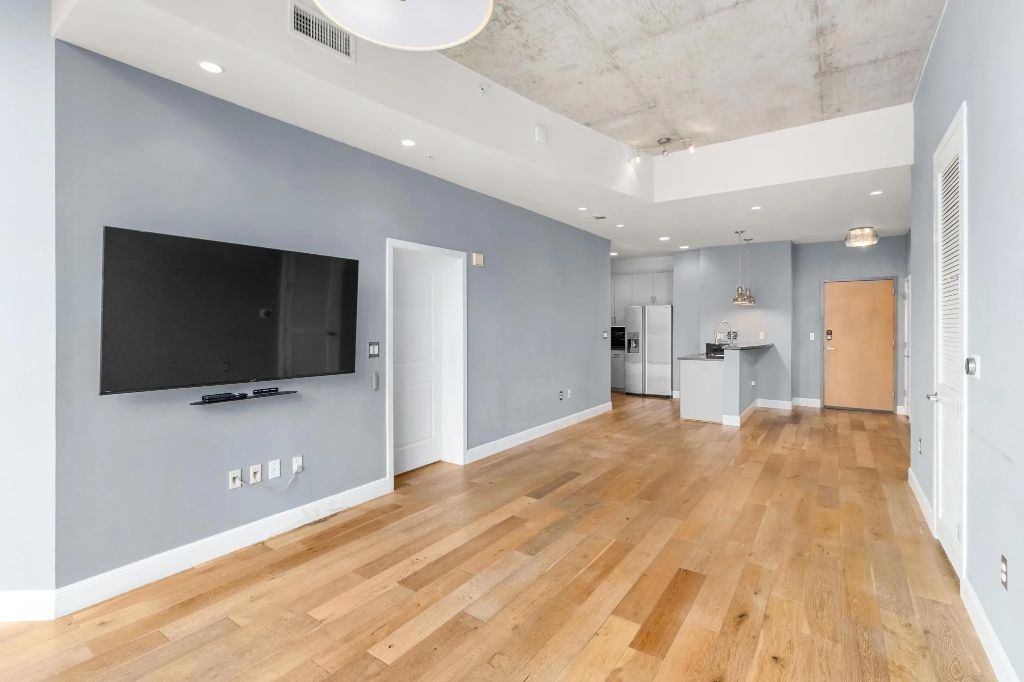 Photo 4 of 360 NUECES ST #1611