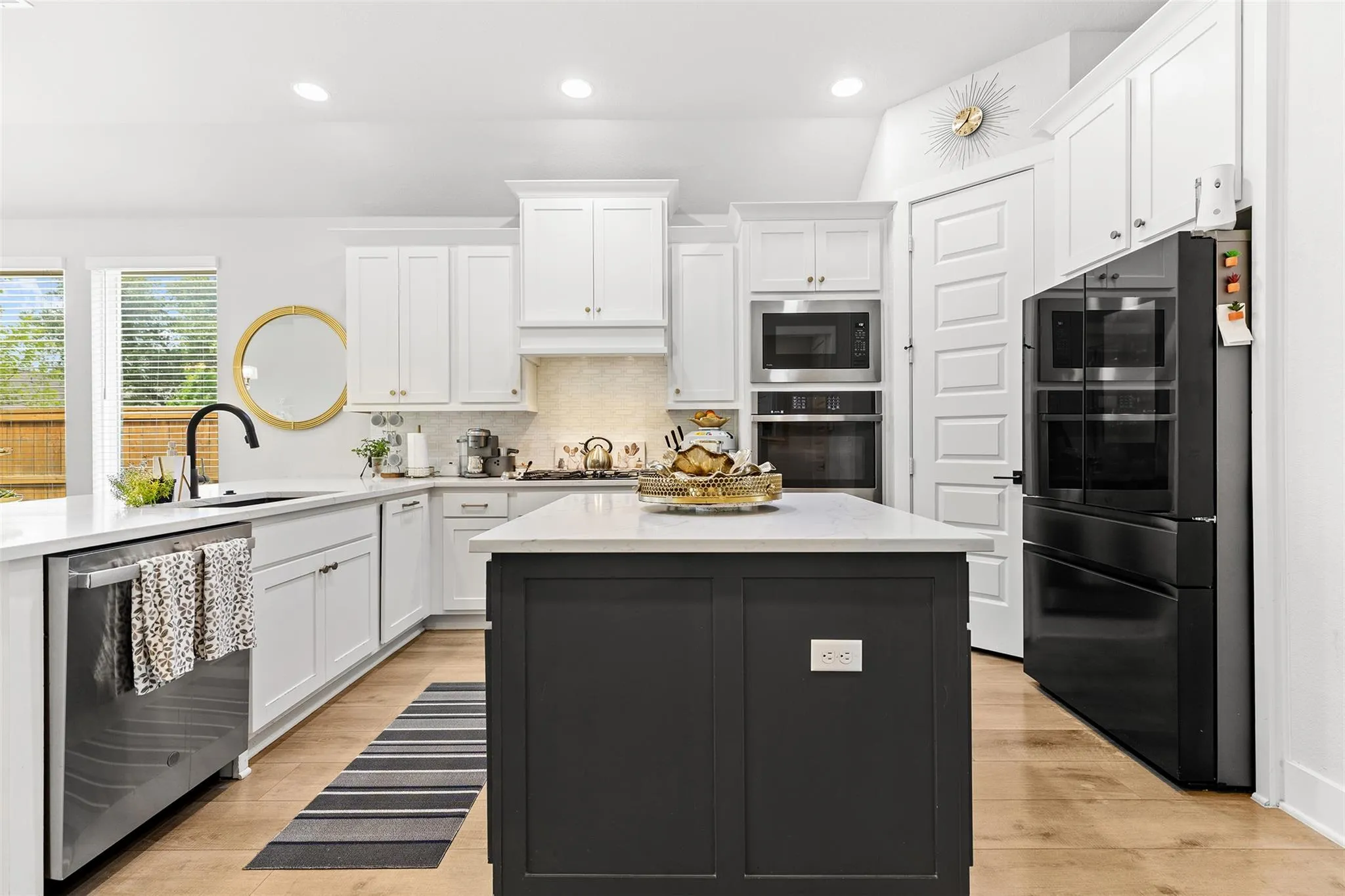 Photo 4 of 100 GREEN KNOLL LN
