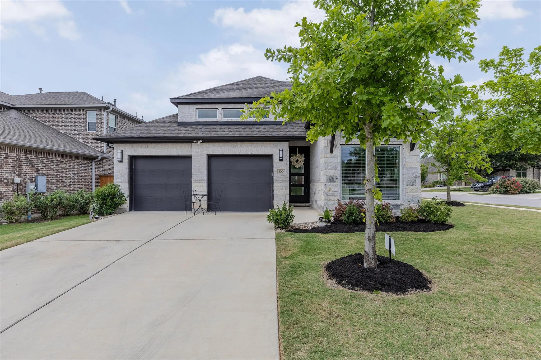 Photo 2 of 100 GREEN KNOLL LN