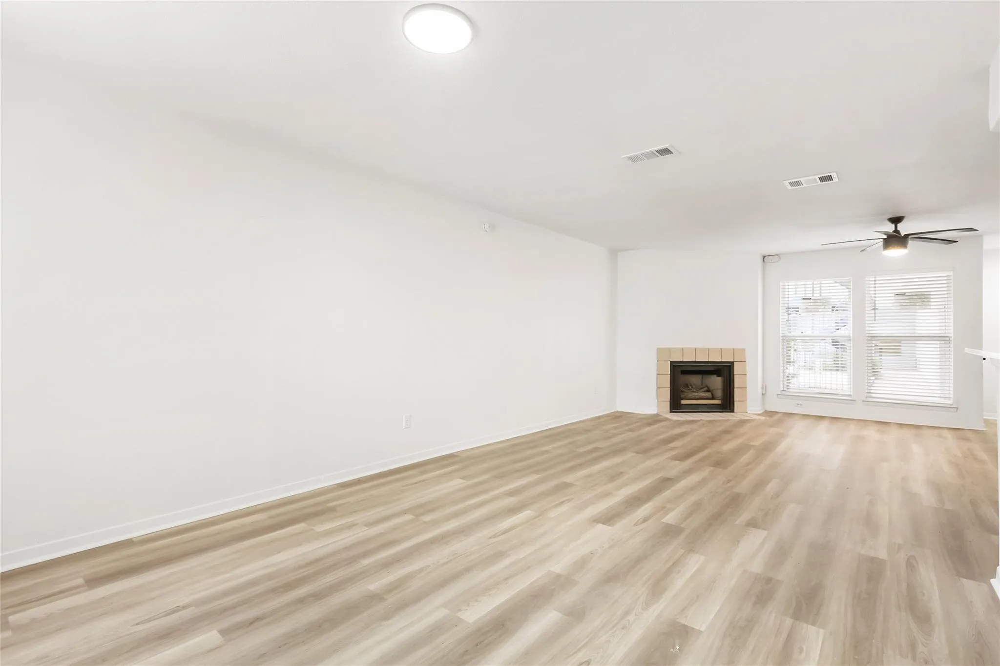 Photo 5 of 923 E 41ST ST #105