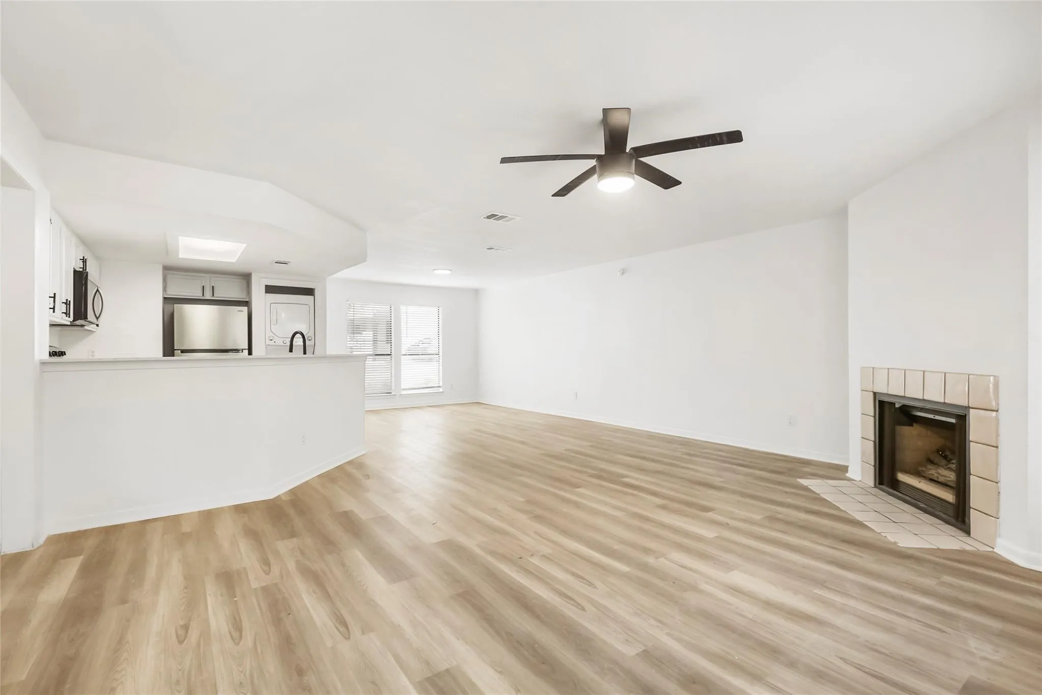 Photo 2 of 923 E 41ST ST #105