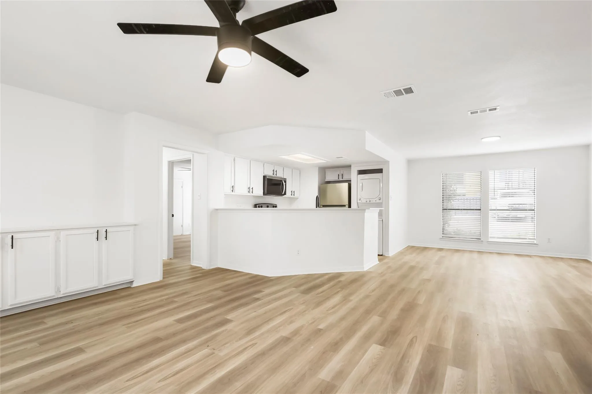 Photo 3 of 923 E 41ST ST #105
