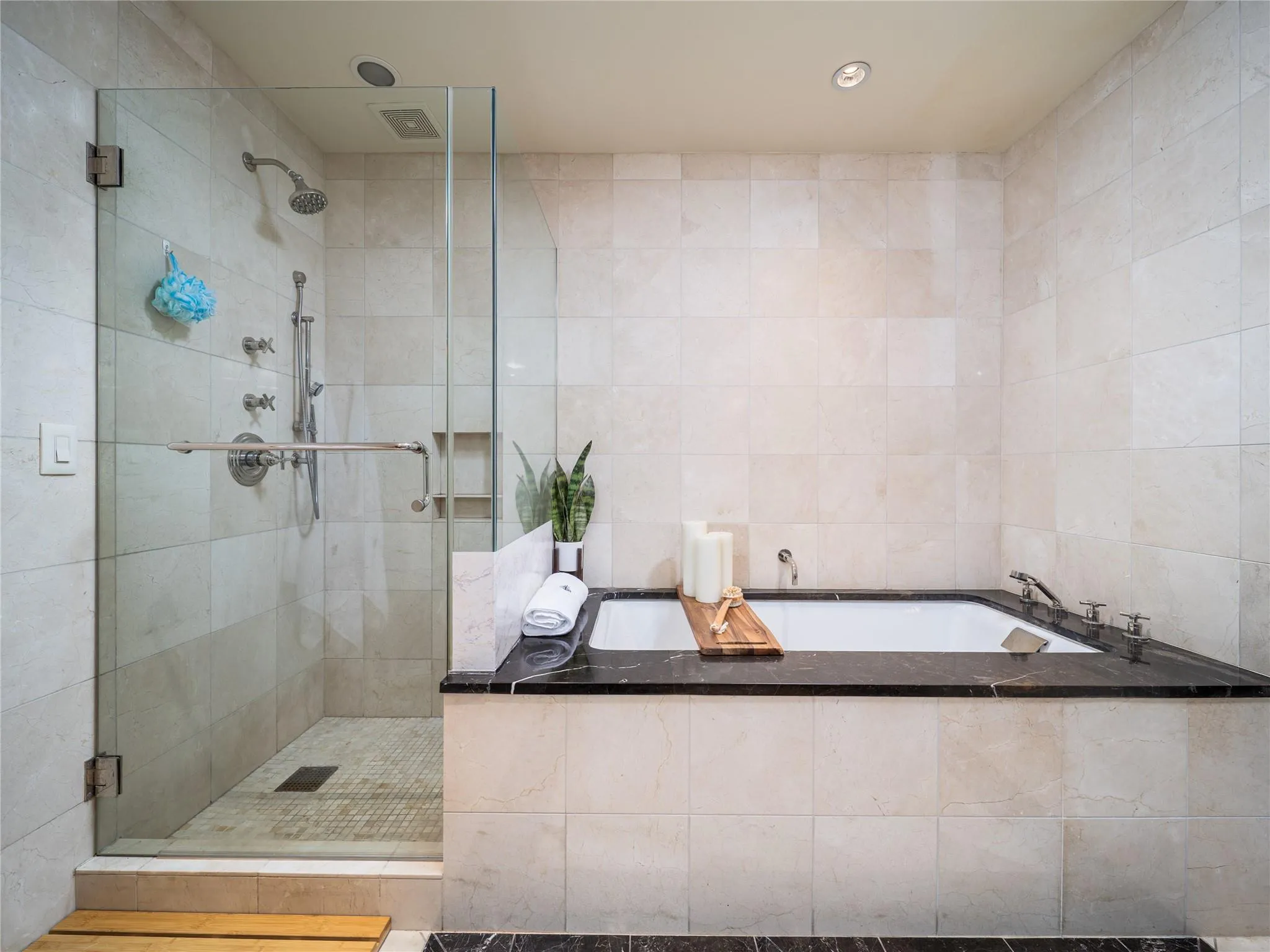 Photo 2 of 98 SAN JACINTO BLVD #1703