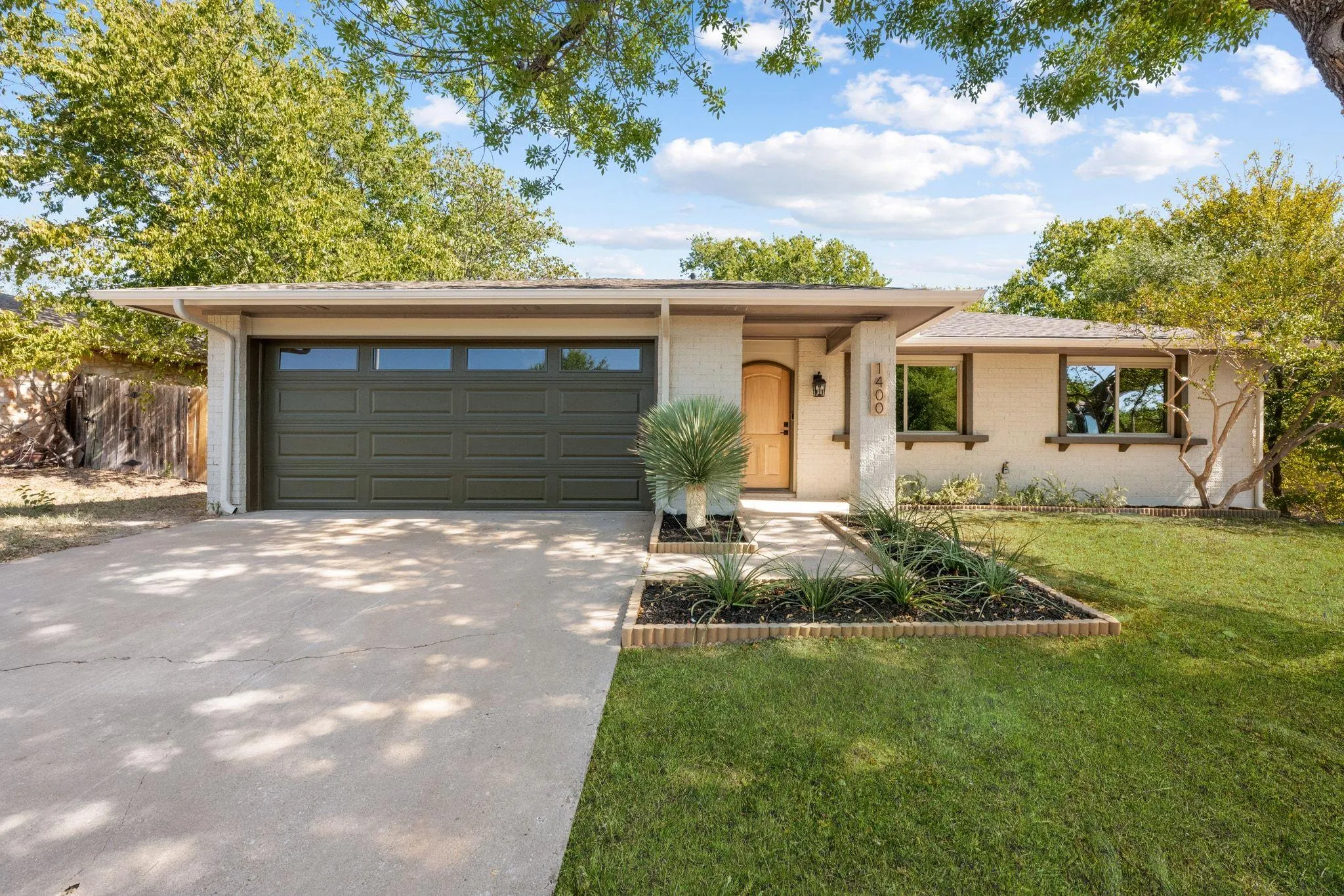 Photo of 1400 CRIPPLE CREEK DR, Austin, TX, 78758