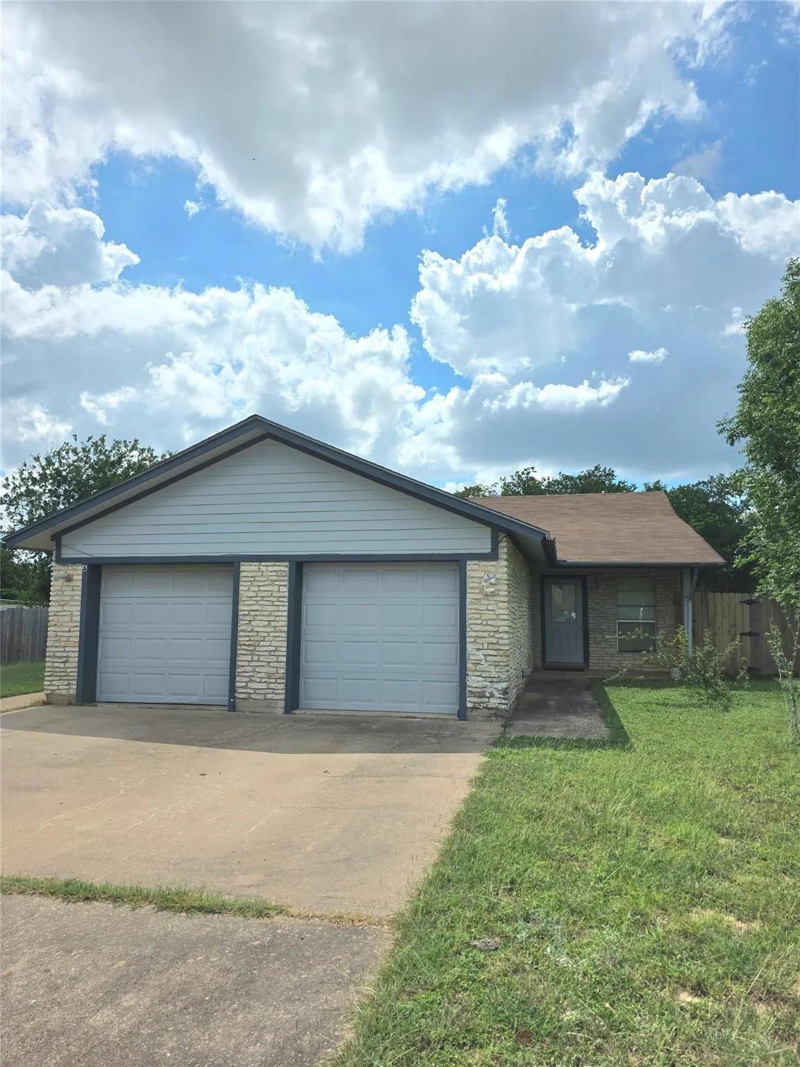 Photo 5 of 15208 SPRING HILL LN