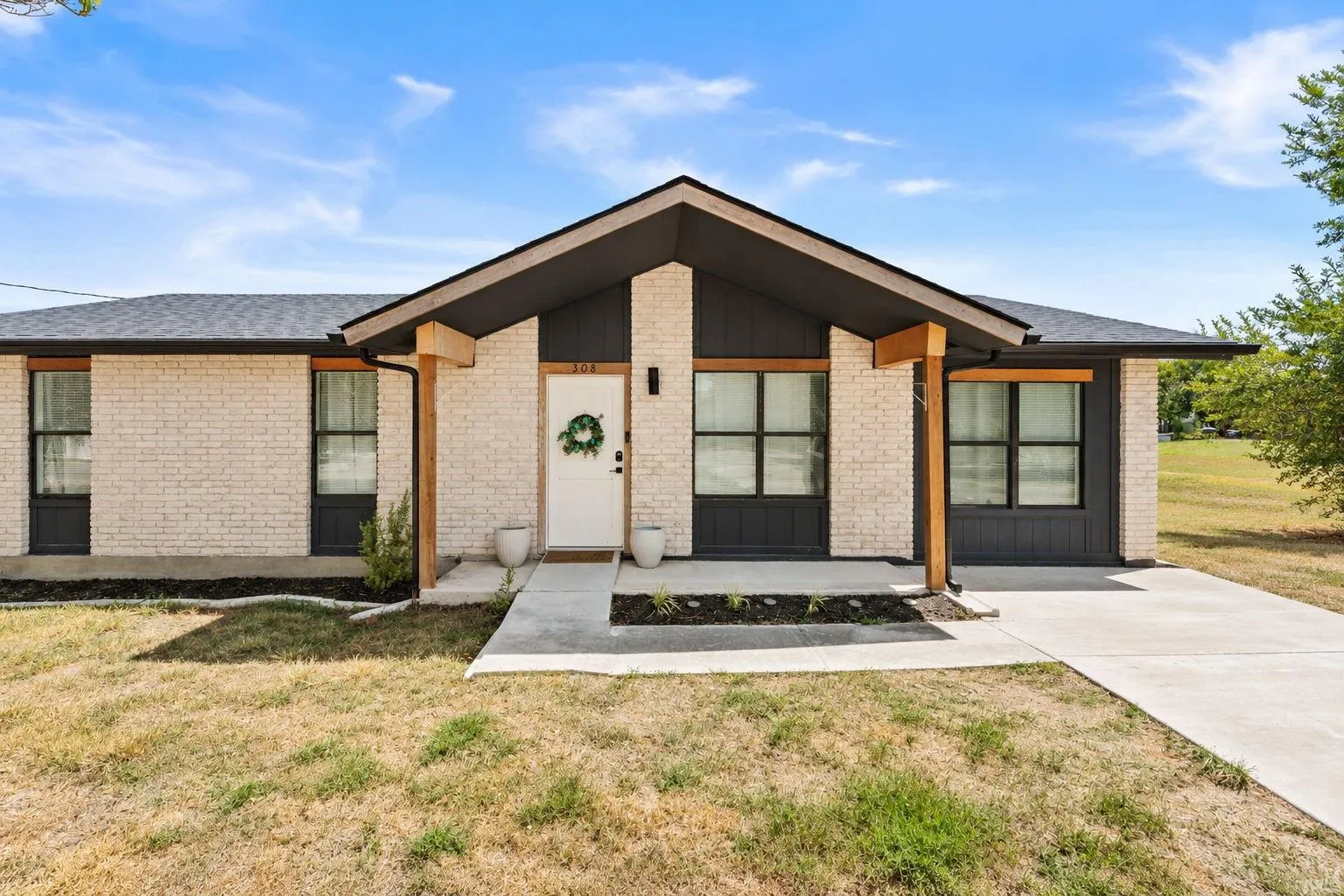Photo of 308 RIVER HILLS DR, San Marcos, TX, 78666