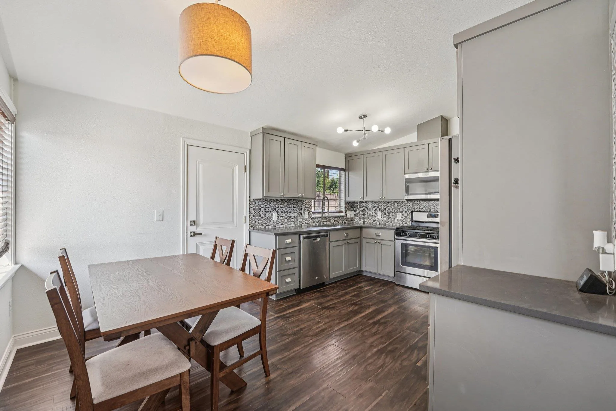 Photo 4 of 3705 MANORWOOD RD