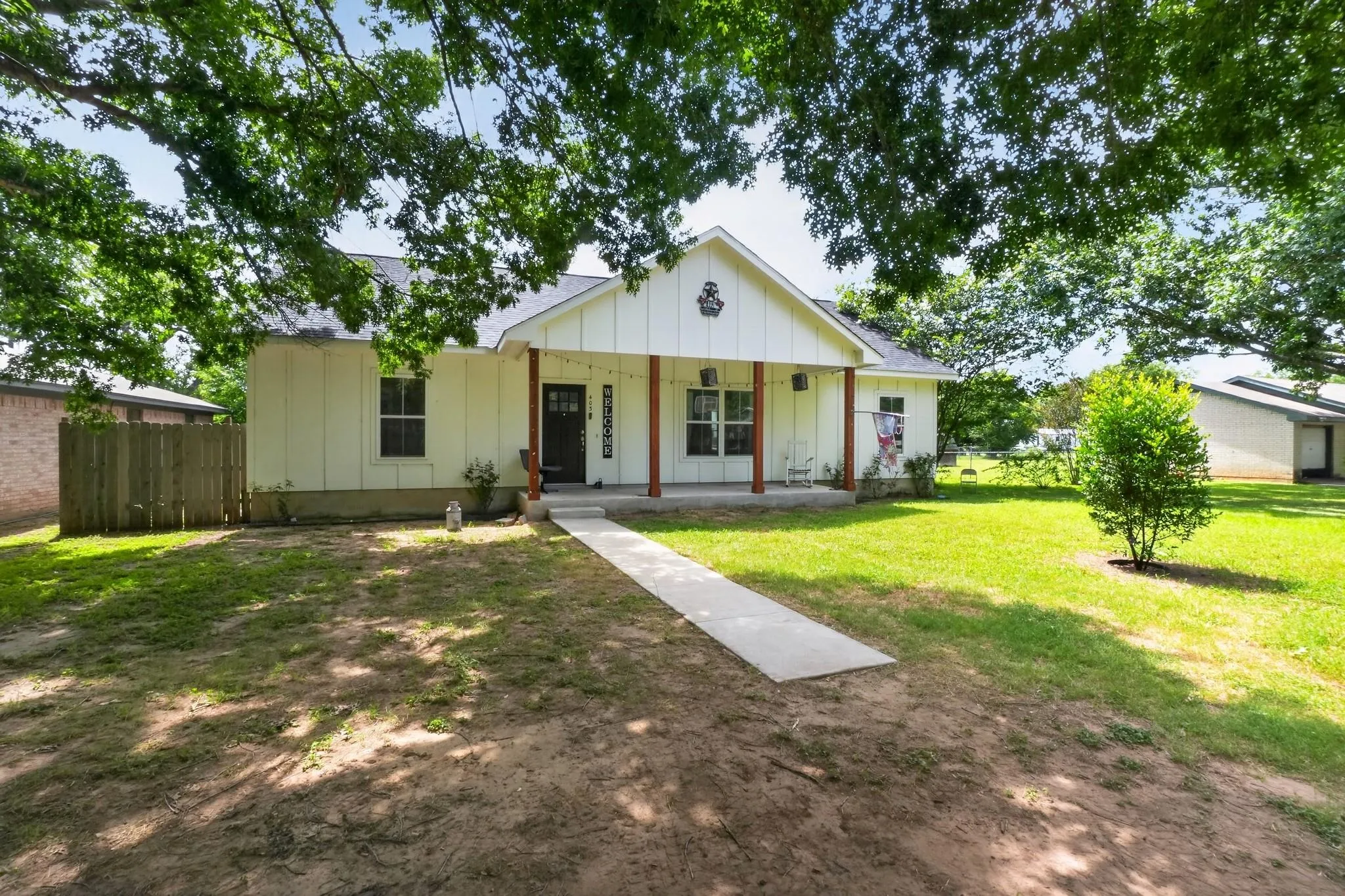 Photo of 403 LYNCH ST, Smithville, TX, 78957