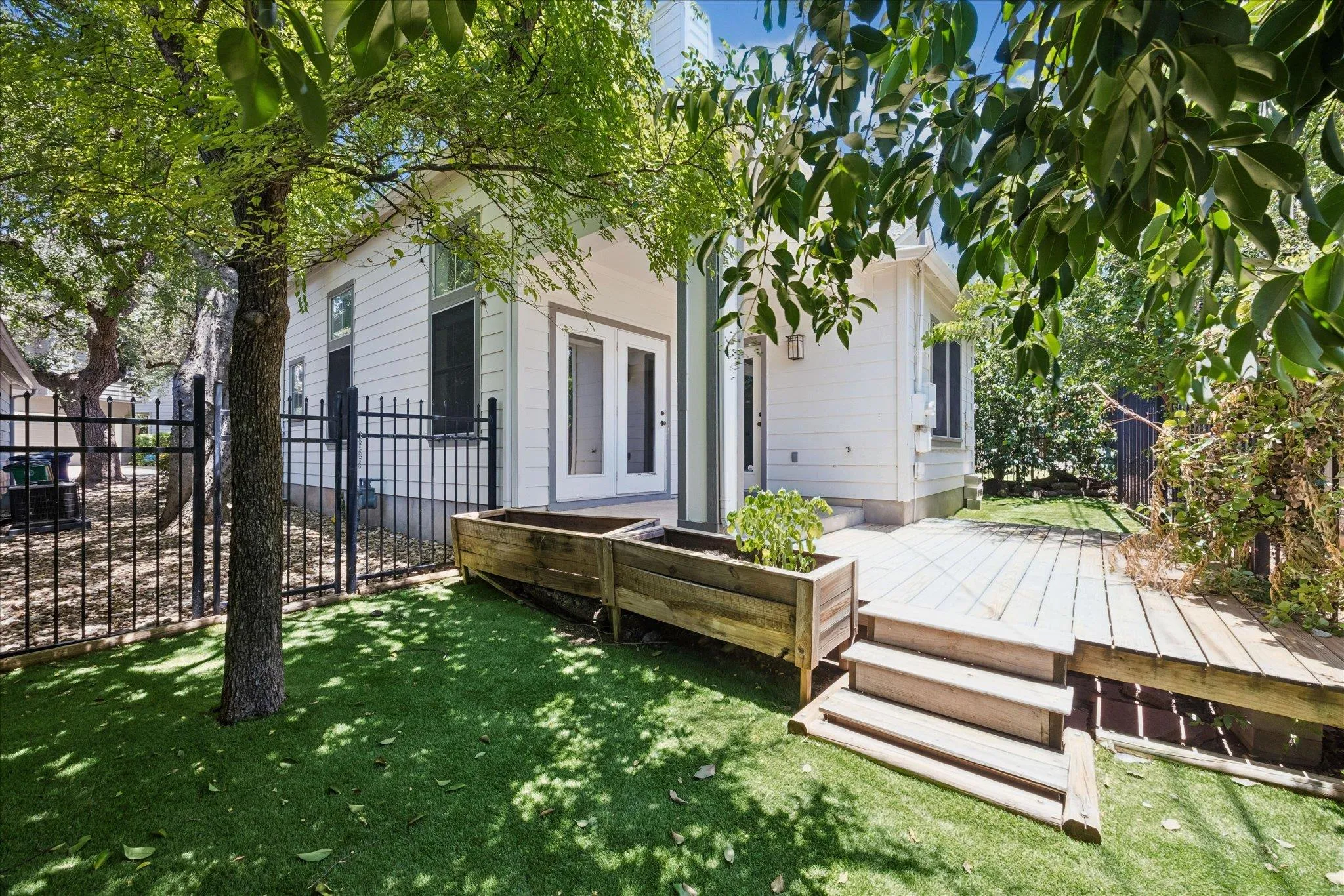 Photo 3 of 1011 BRODIE ST #15