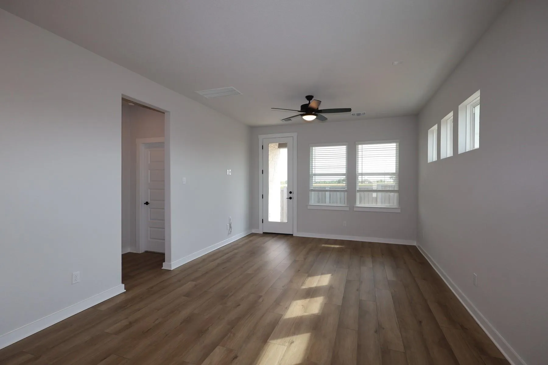 Photo 4 of 304 EMERIE WAY