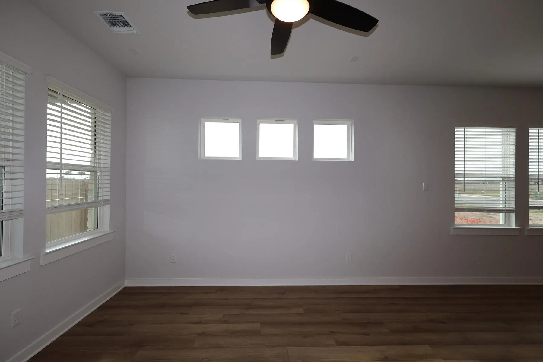 Photo 5 of 304 EMERIE WAY