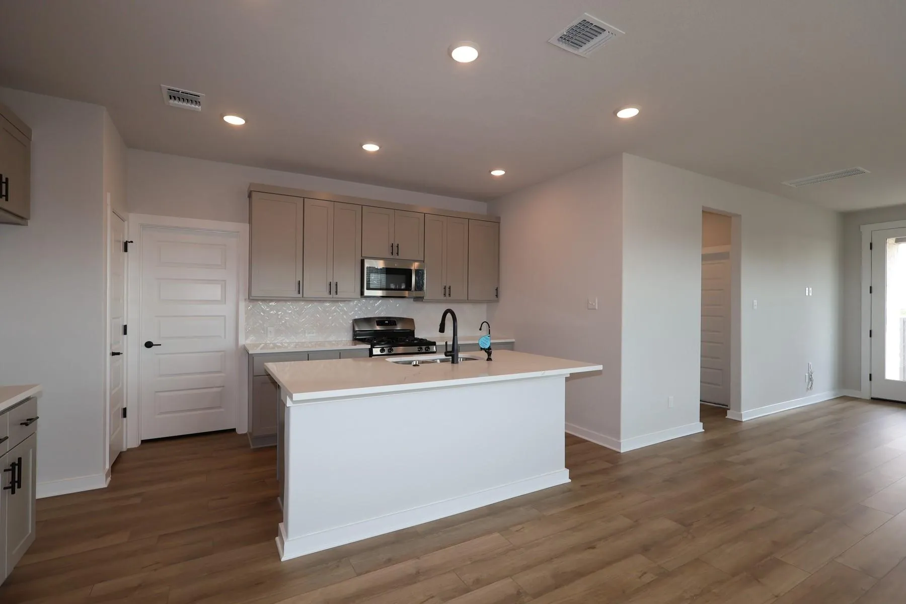 Photo 2 of 304 EMERIE WAY