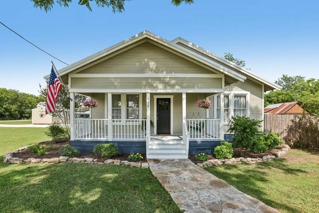Photo of 117 N MAIN ST, Paige, TX, 78659