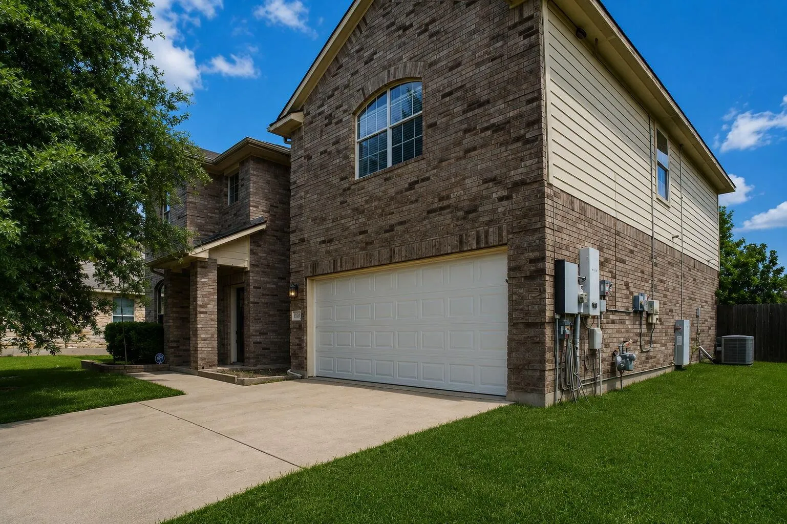 Photo 3 of 18305 LAKE EDGE CT
