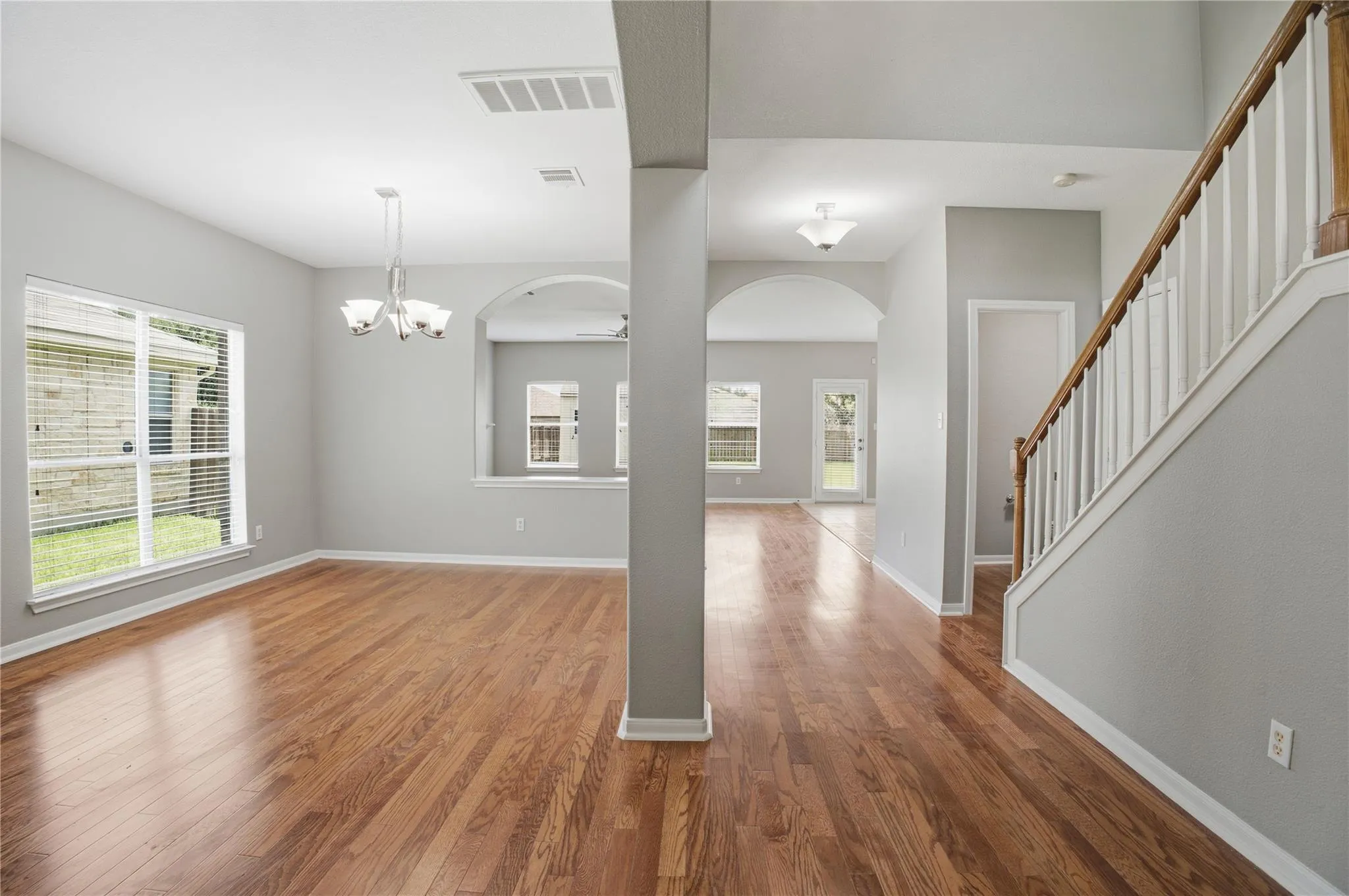 Photo 2 of 18305 LAKE EDGE CT