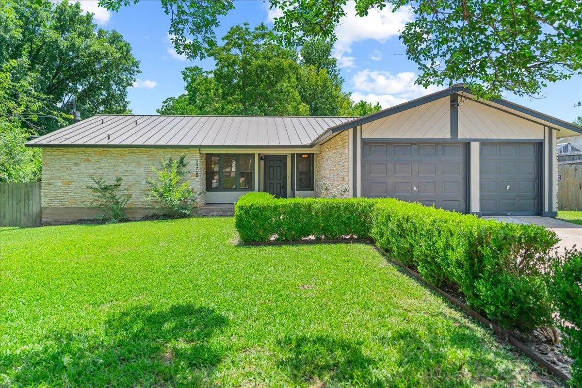 Photo of 2305 DONNA DR, Taylor, TX, 76574