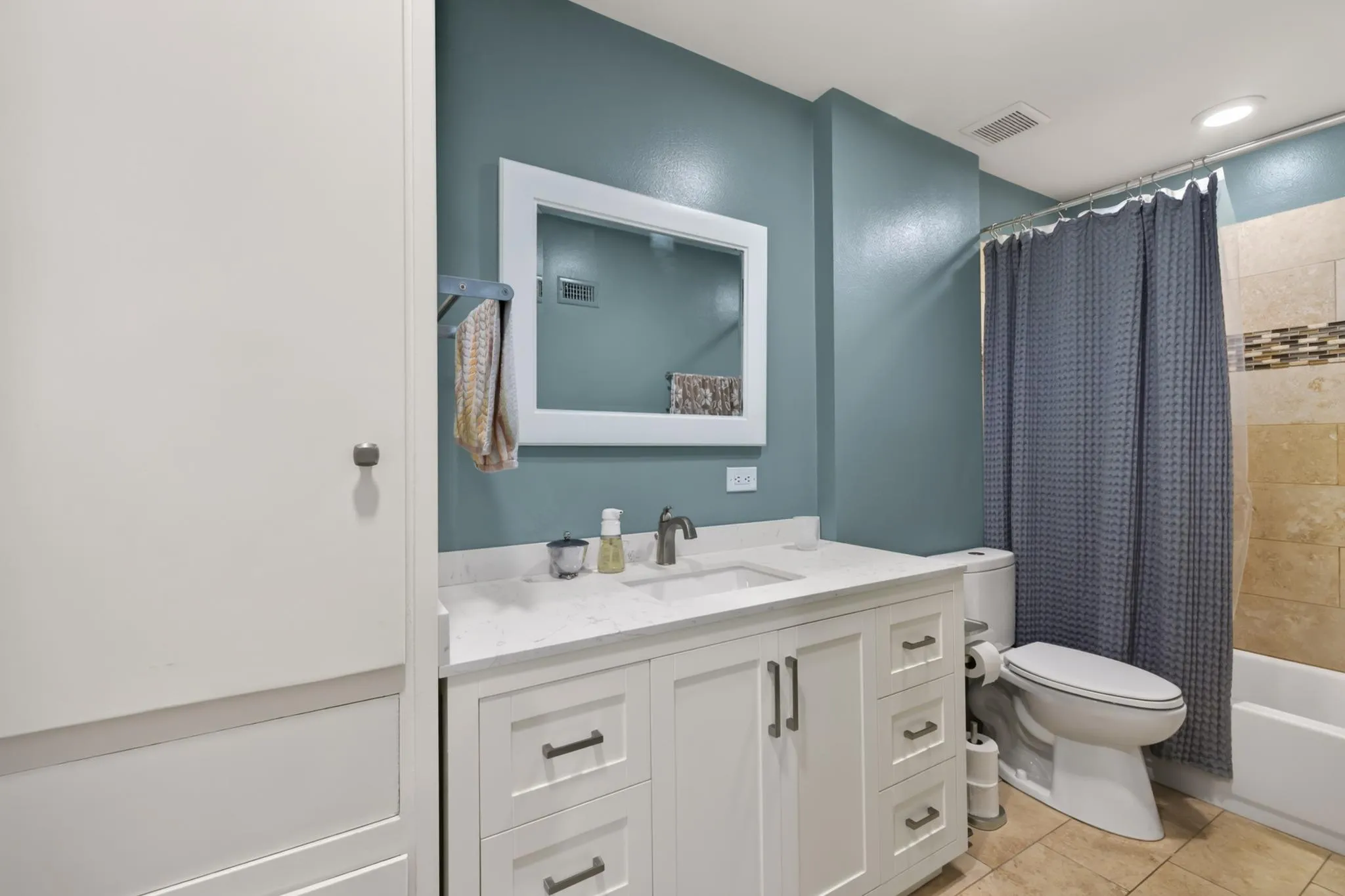 Photo 3 of 5820 BERKMAN DR #120