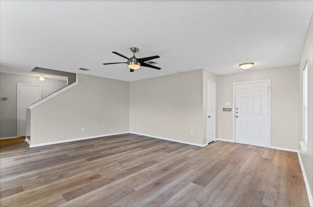 Photo 4 of 2423 BYFIELD DR
