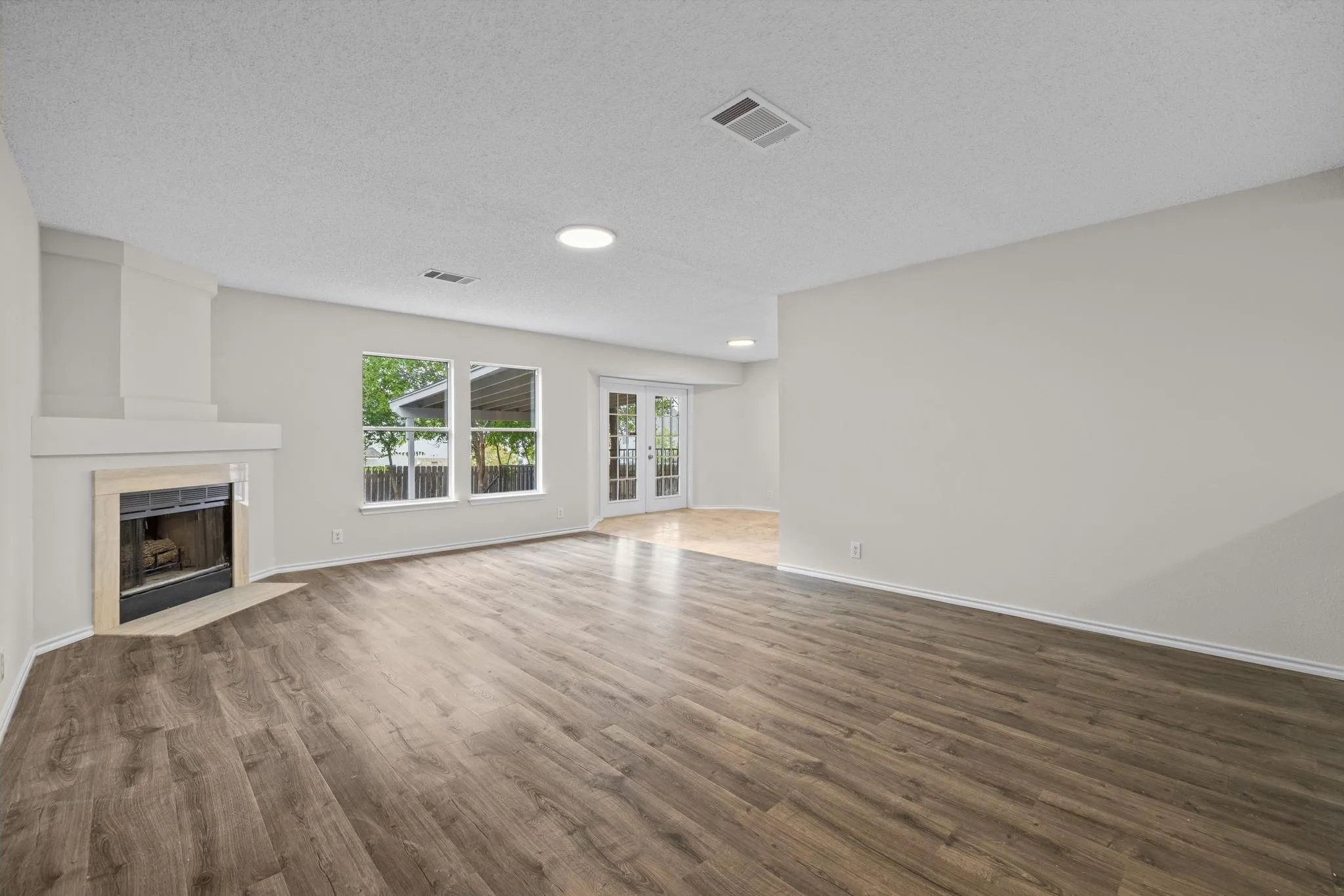 Photo 4 of 708 JUSTEFORD DR