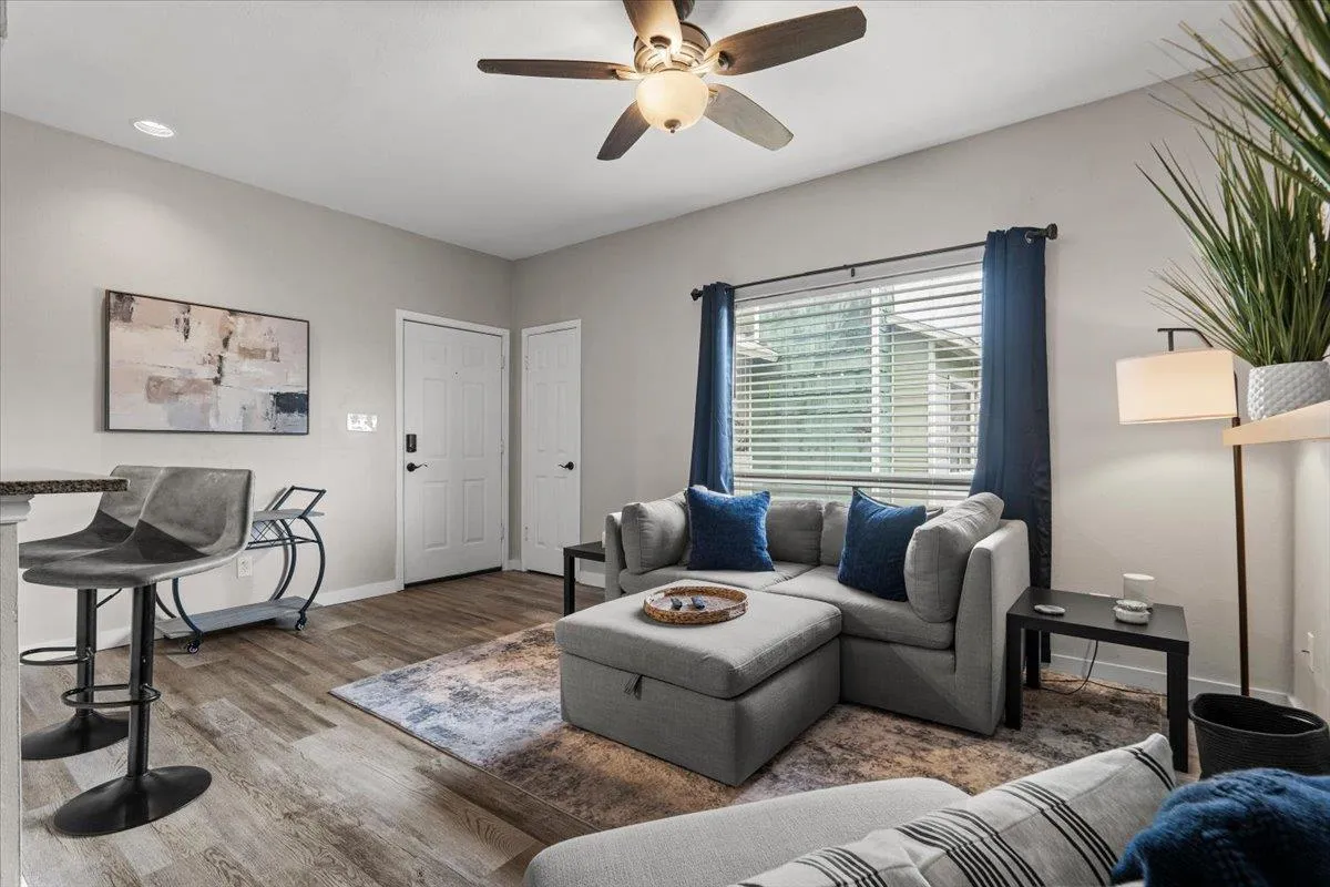 Photo 3 of 506 W SAN ANTONIO ST #205