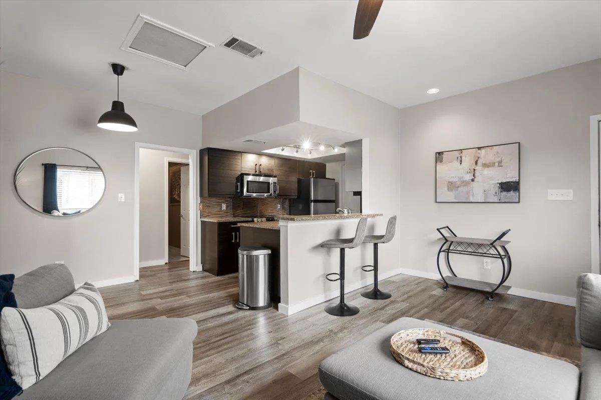 Photo 5 of 506 W SAN ANTONIO ST #205