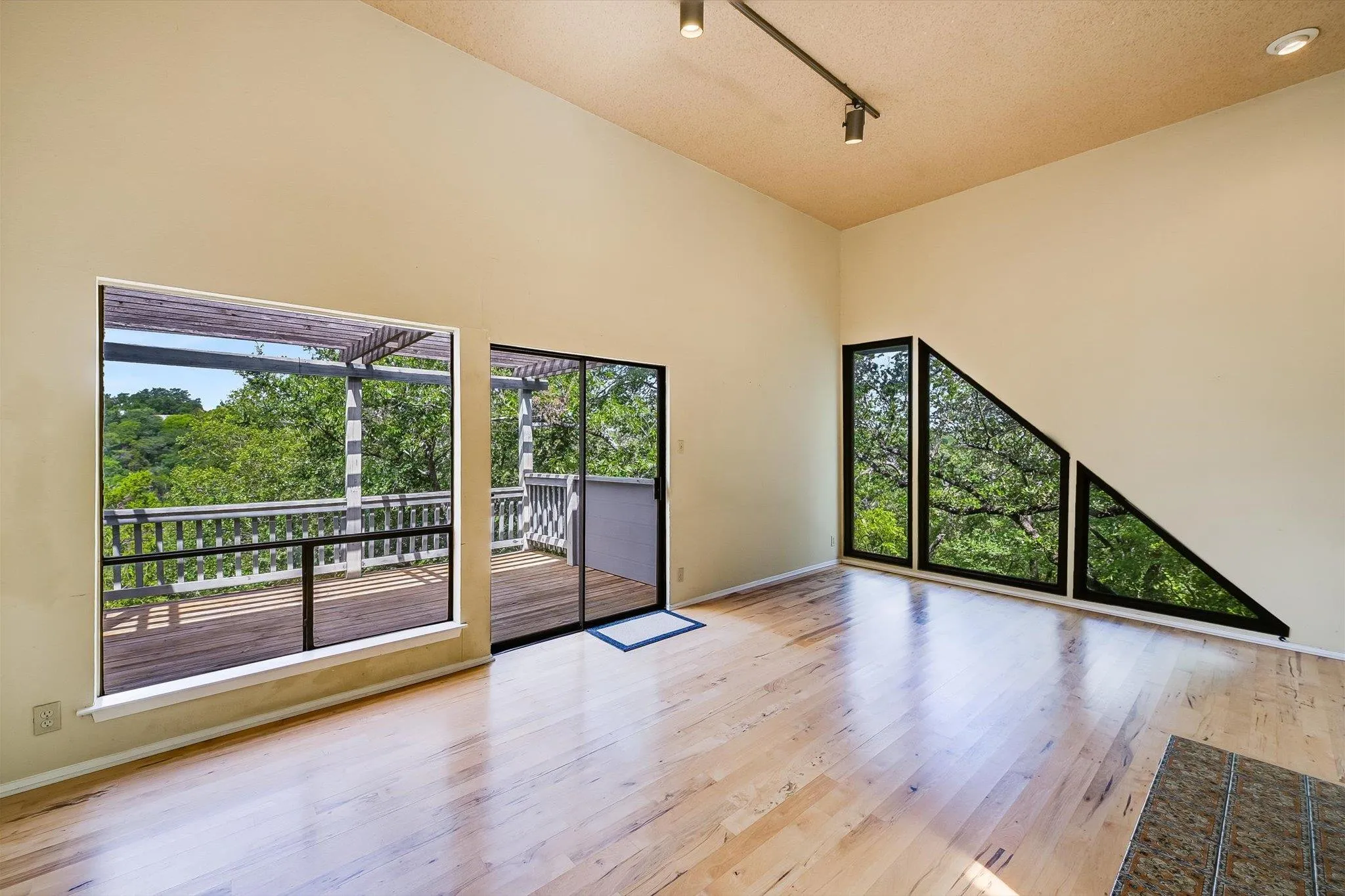 Photo 4 of 8804 MOUNTAIN PATH CIR