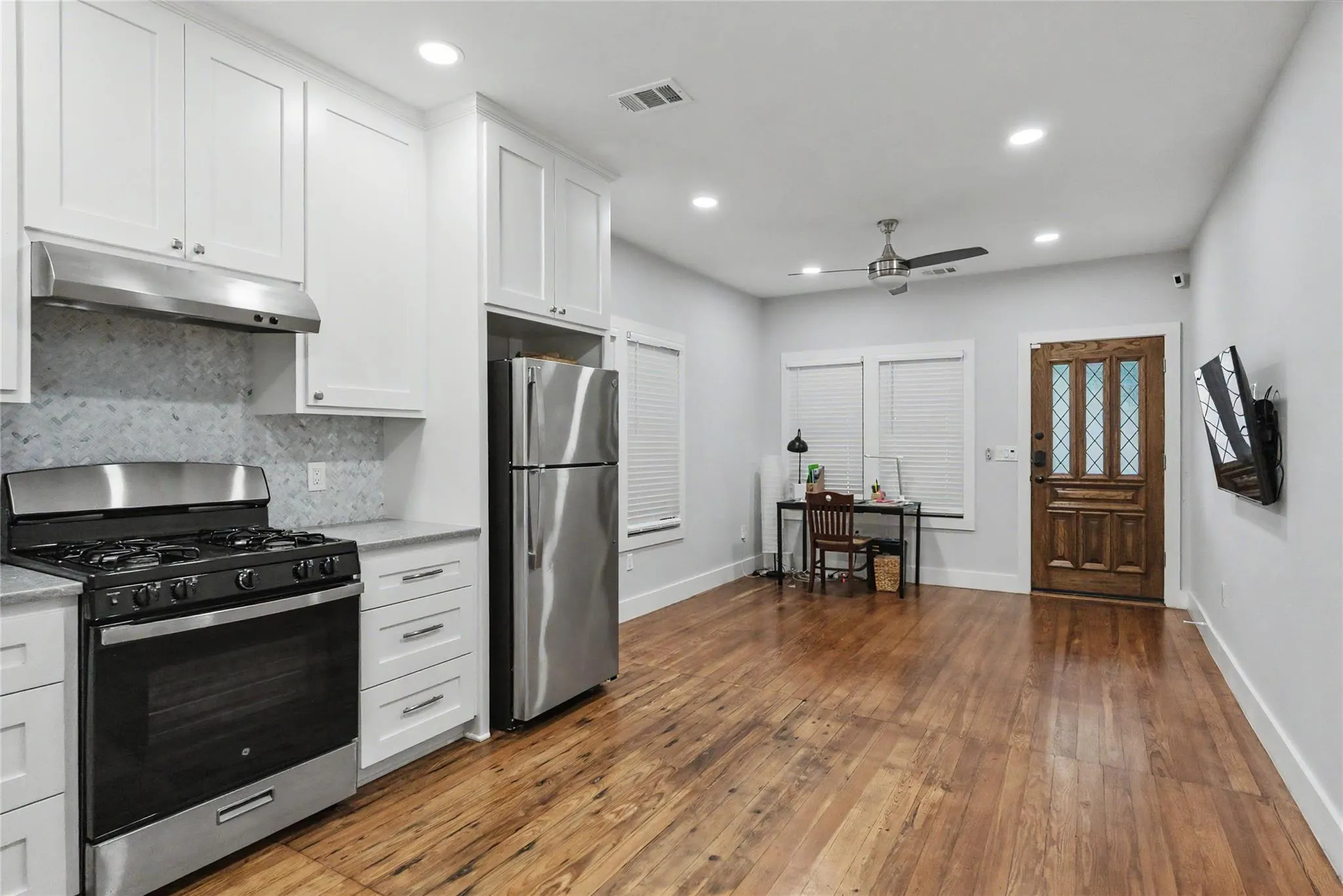 Photo 4 of 2506 E CESAR CHAVEZ ST