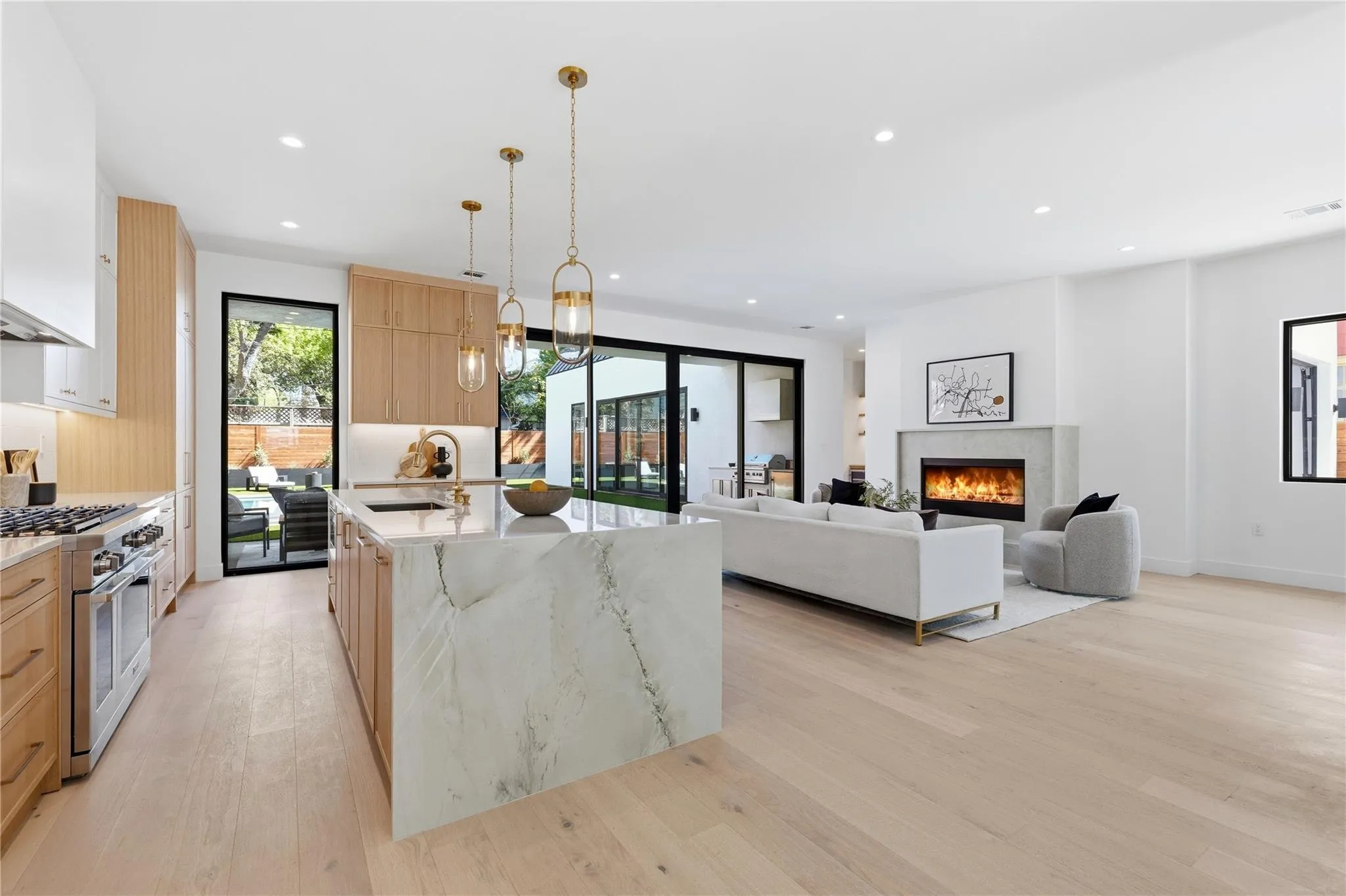 Photo 5 of 1702 W 30TH ST