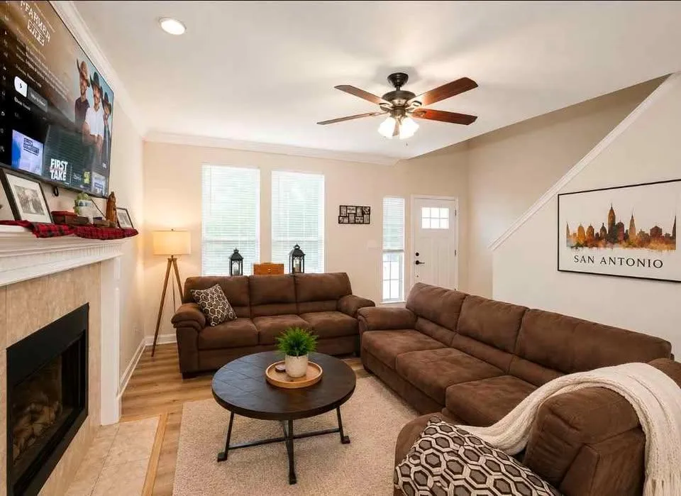 Photo 3 of 1716 RAMONA CIR