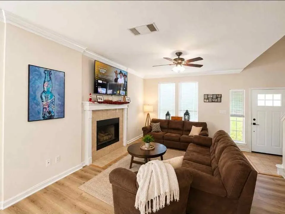 Photo 2 of 1716 RAMONA CIR