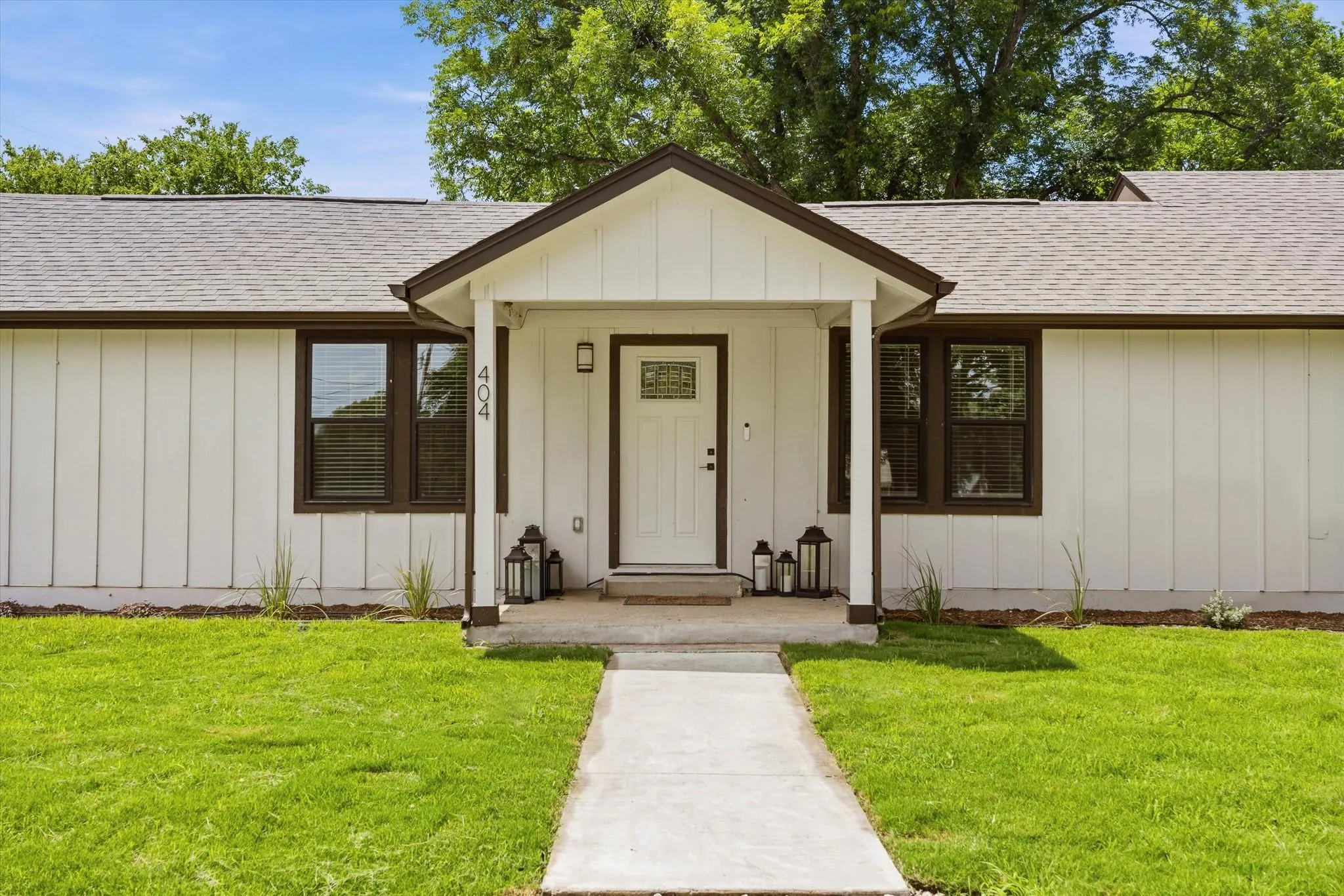 Photo of 404 E WOLF ST, Granger, TX, 76530