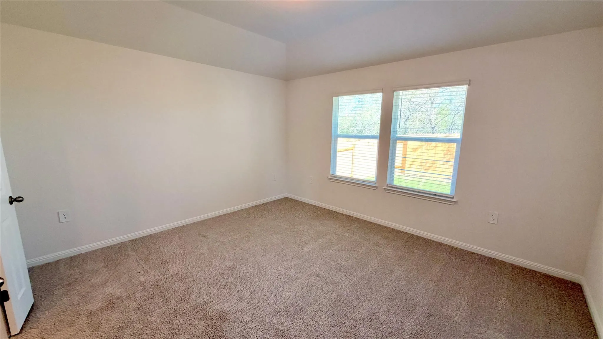 Photo 3 of 12424 SAINT THOMAS DR