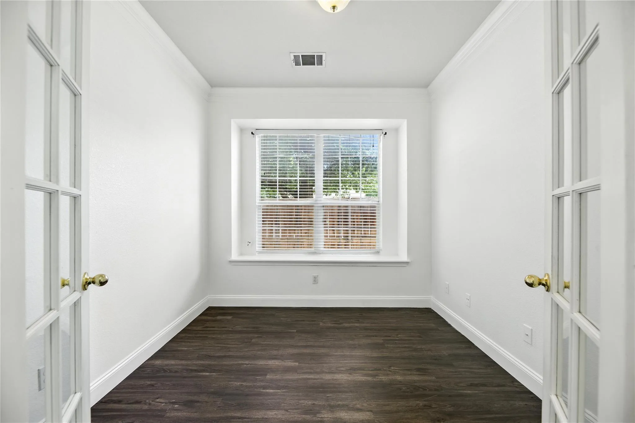 Photo 4 of 1901 AVANTE DR
