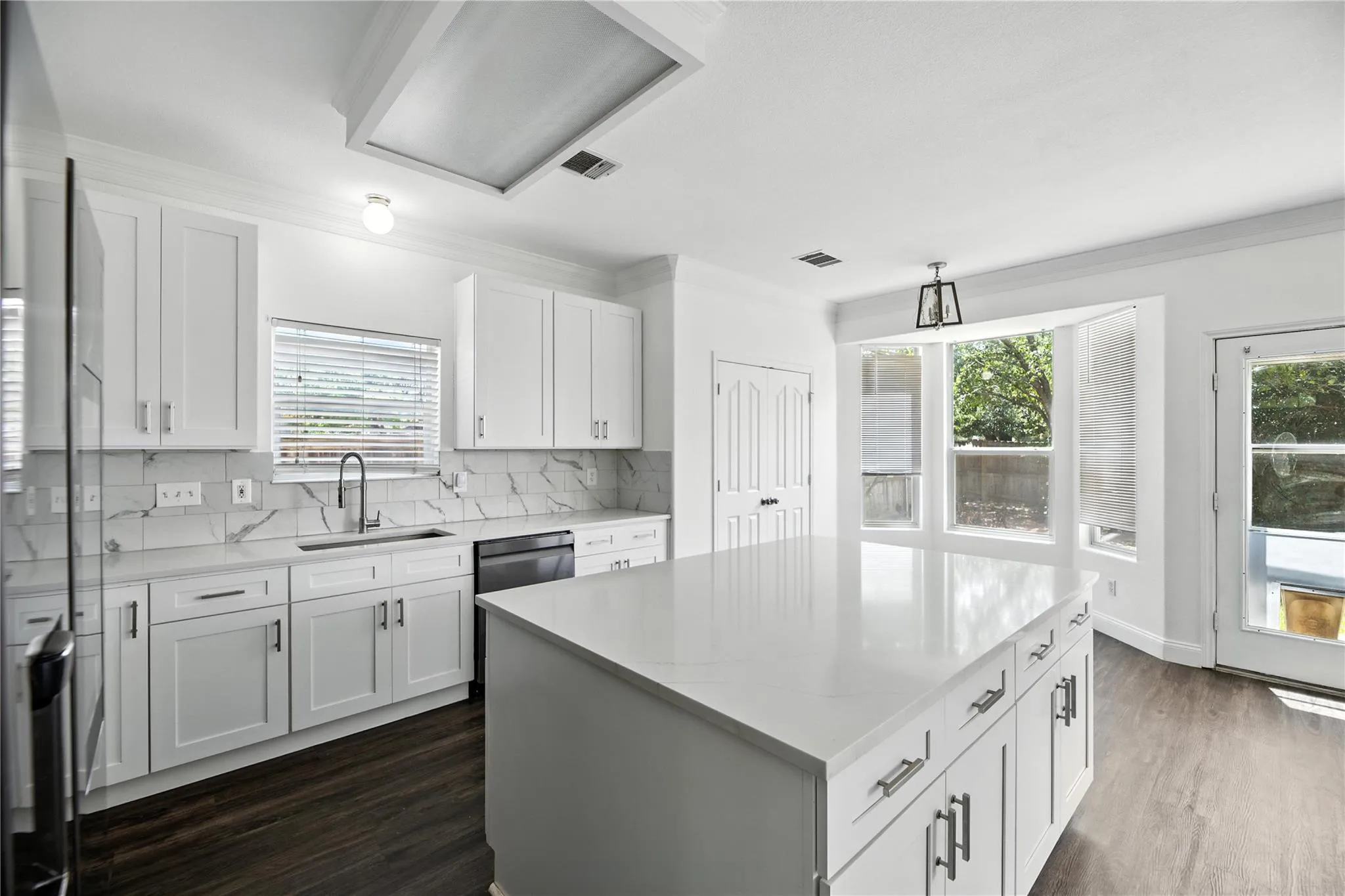 Photo 5 of 1901 AVANTE DR