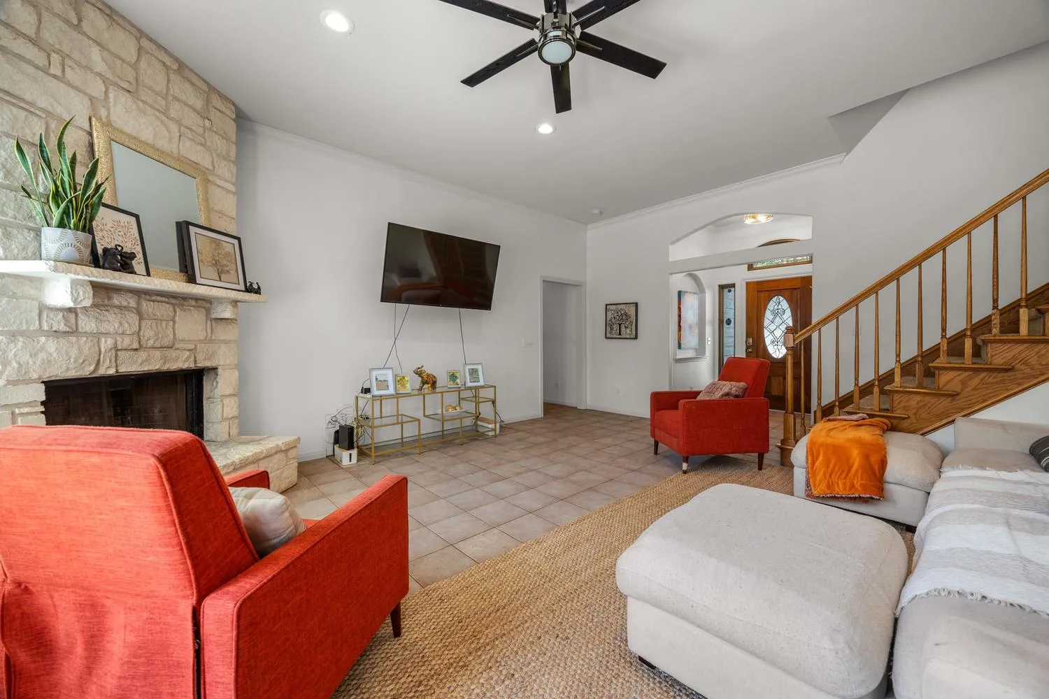 Photo 5 of 12 SPRINGWOOD CIR