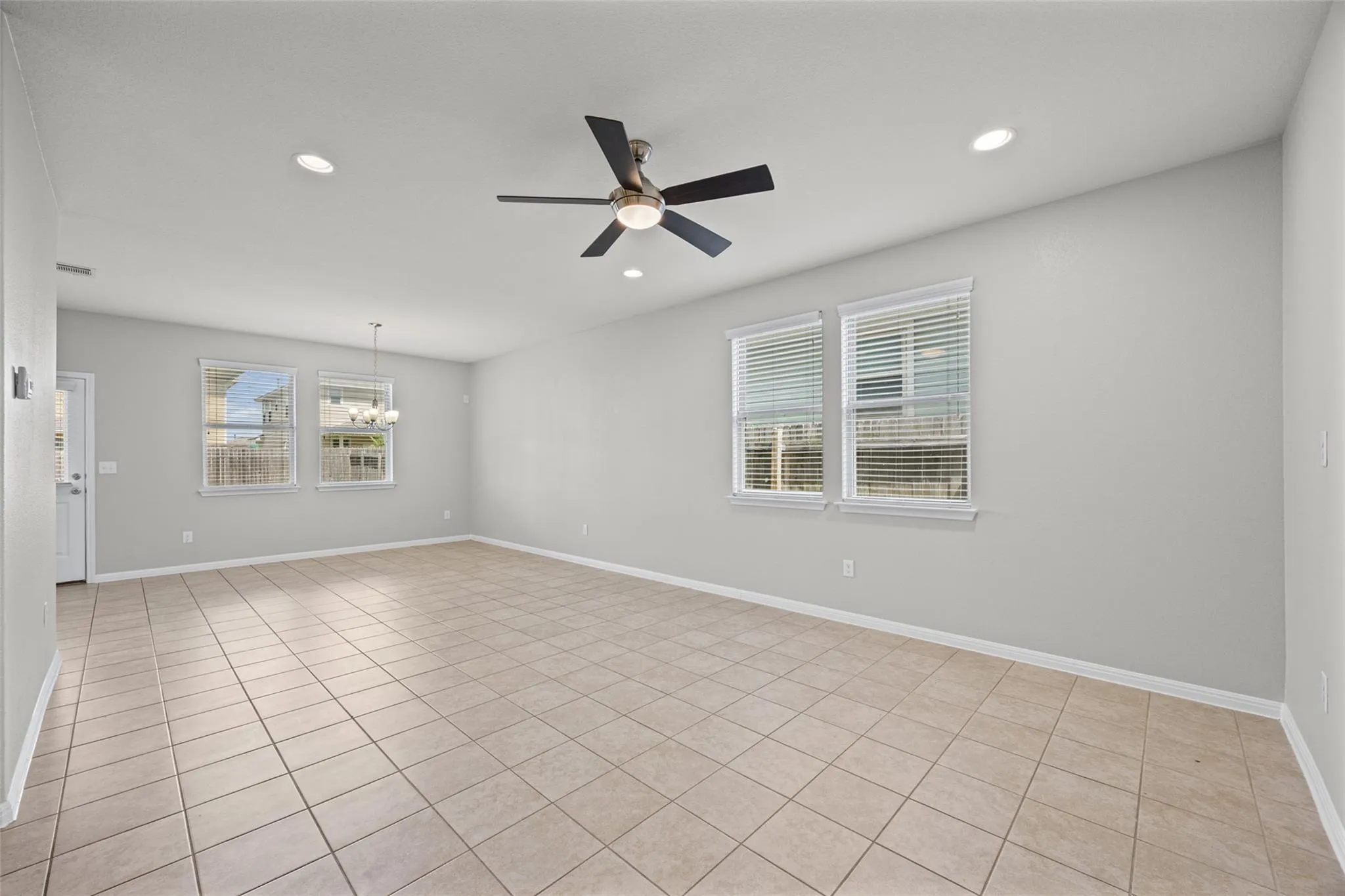 Photo 5 of 467 TWISTED OAKS LN