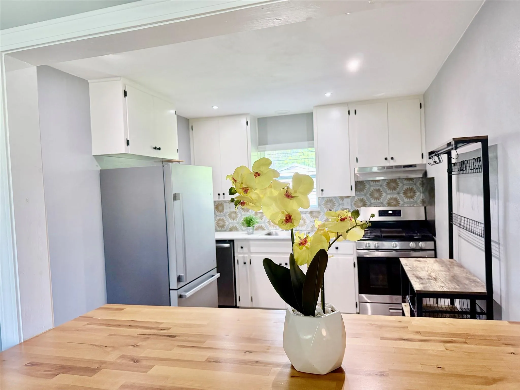 Photo 5 of 10700 PLAINS TRL