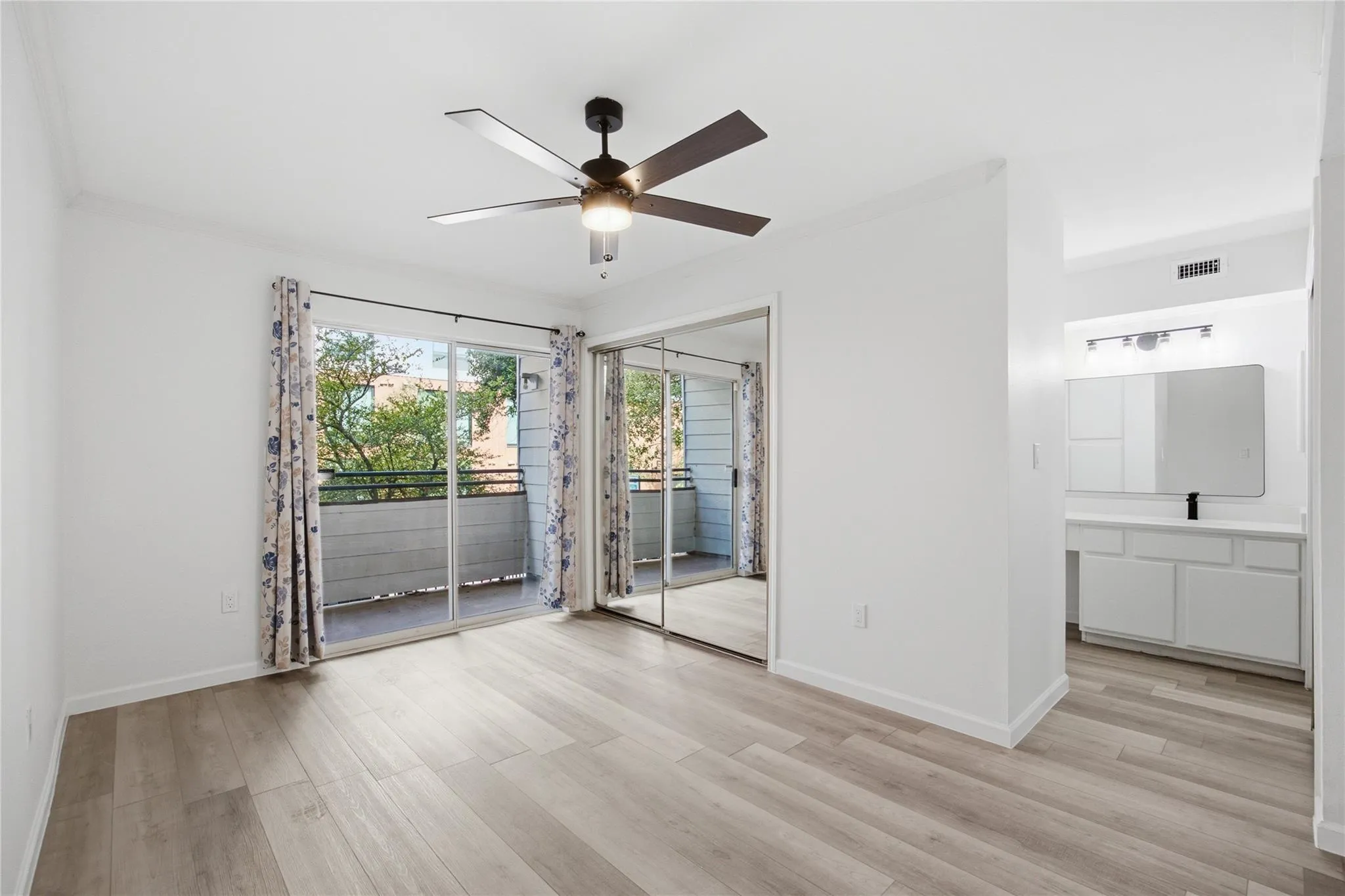 Photo 2 of 501 W 26TH ST #108